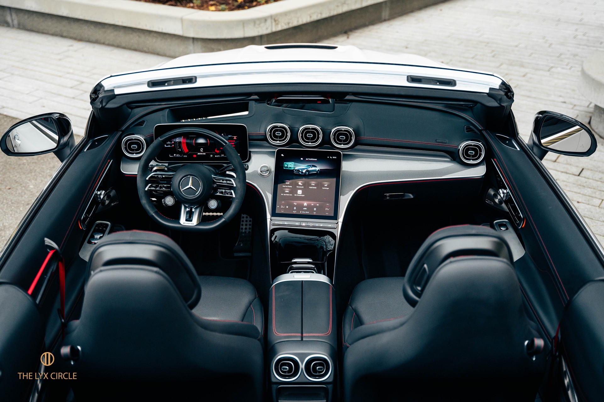 MERCEDES-BENZ CLE AMG 53 Cabrio 4Matic+ 9G-Tronic-image-9