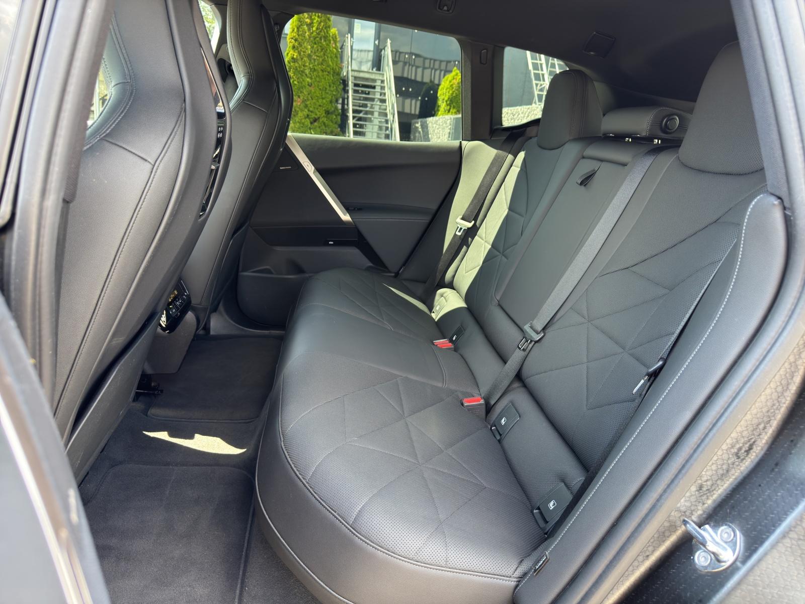 BMW iX xDrive40-image-21