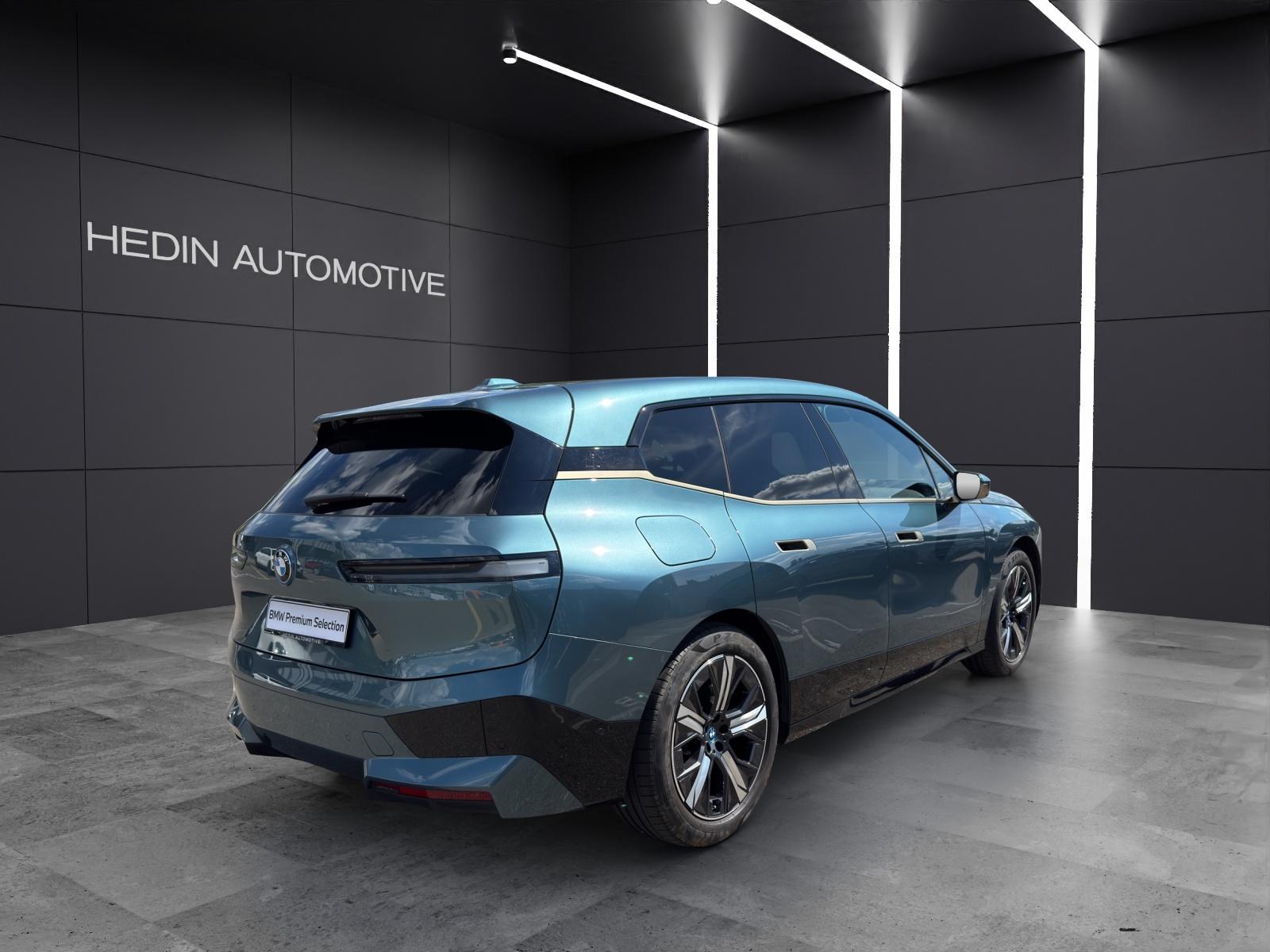 BMW iX xDrive40-image-5
