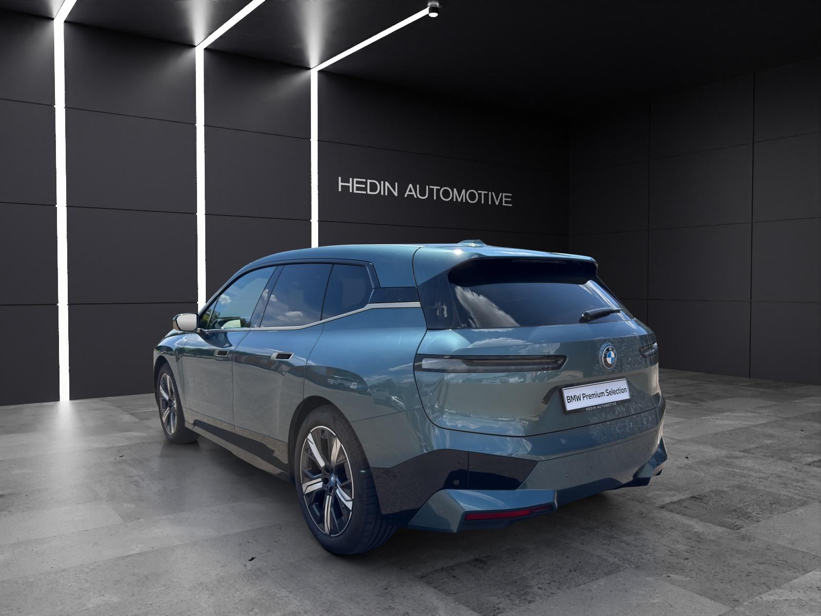 BMW iX xDrive40-image-1