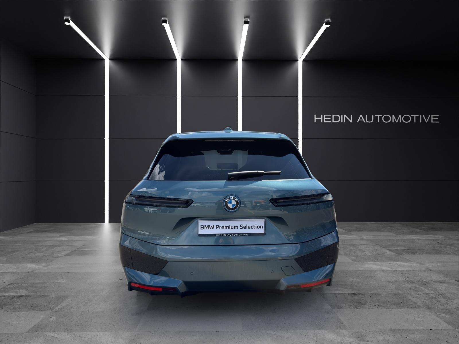 BMW iX xDrive40-image-6