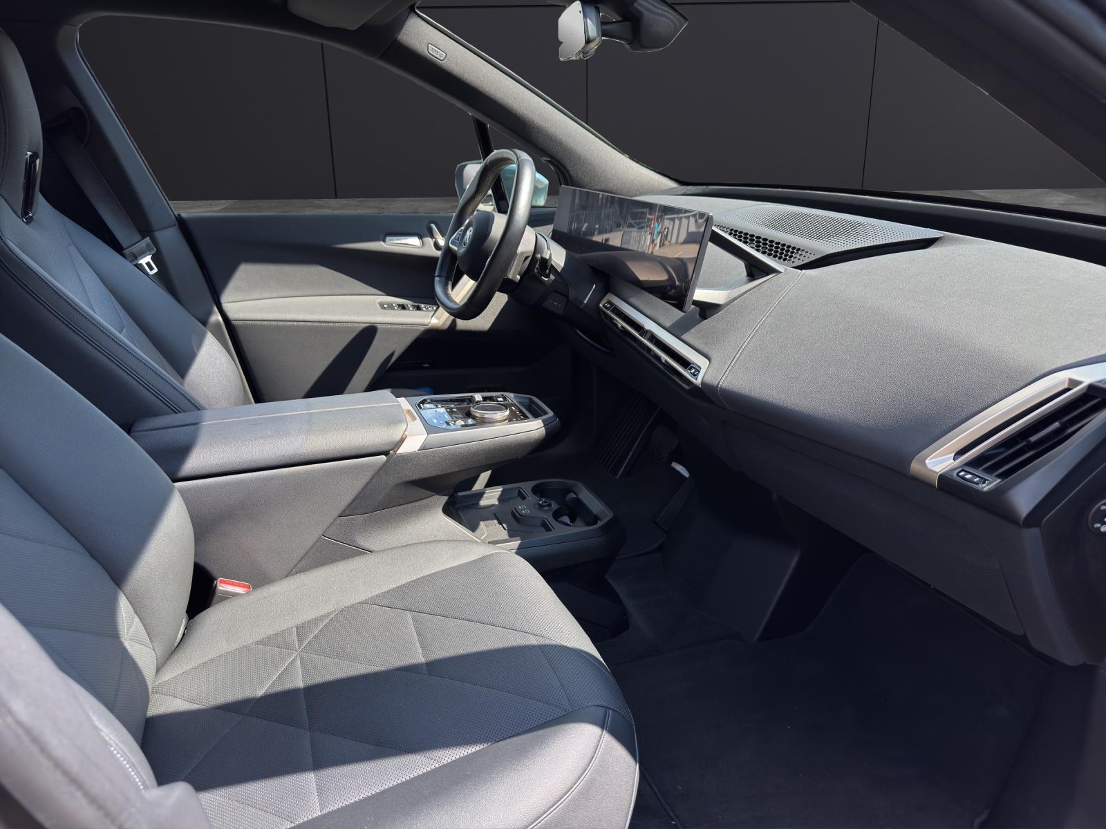 BMW iX xDrive40-image-10