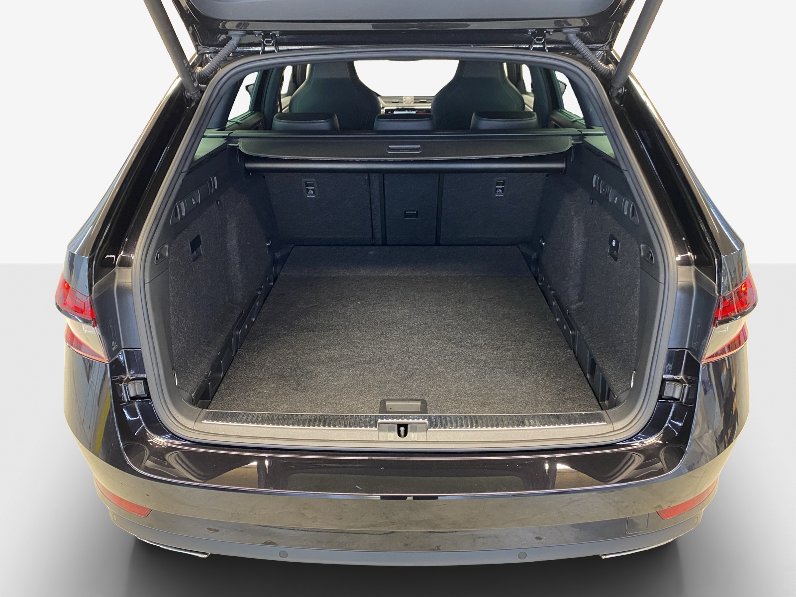 SKODA Superb Combi 2.0 TSI SportLine 4x4 DSG-image-12