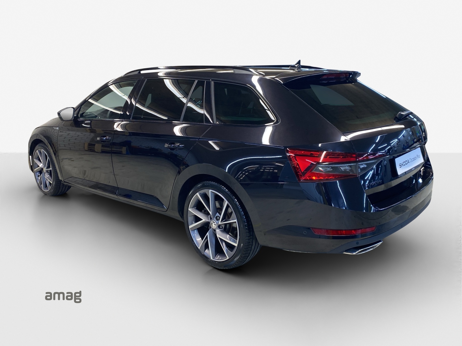 SKODA Superb Combi 2.0 TSI SportLine 4x4 DSG-image-2