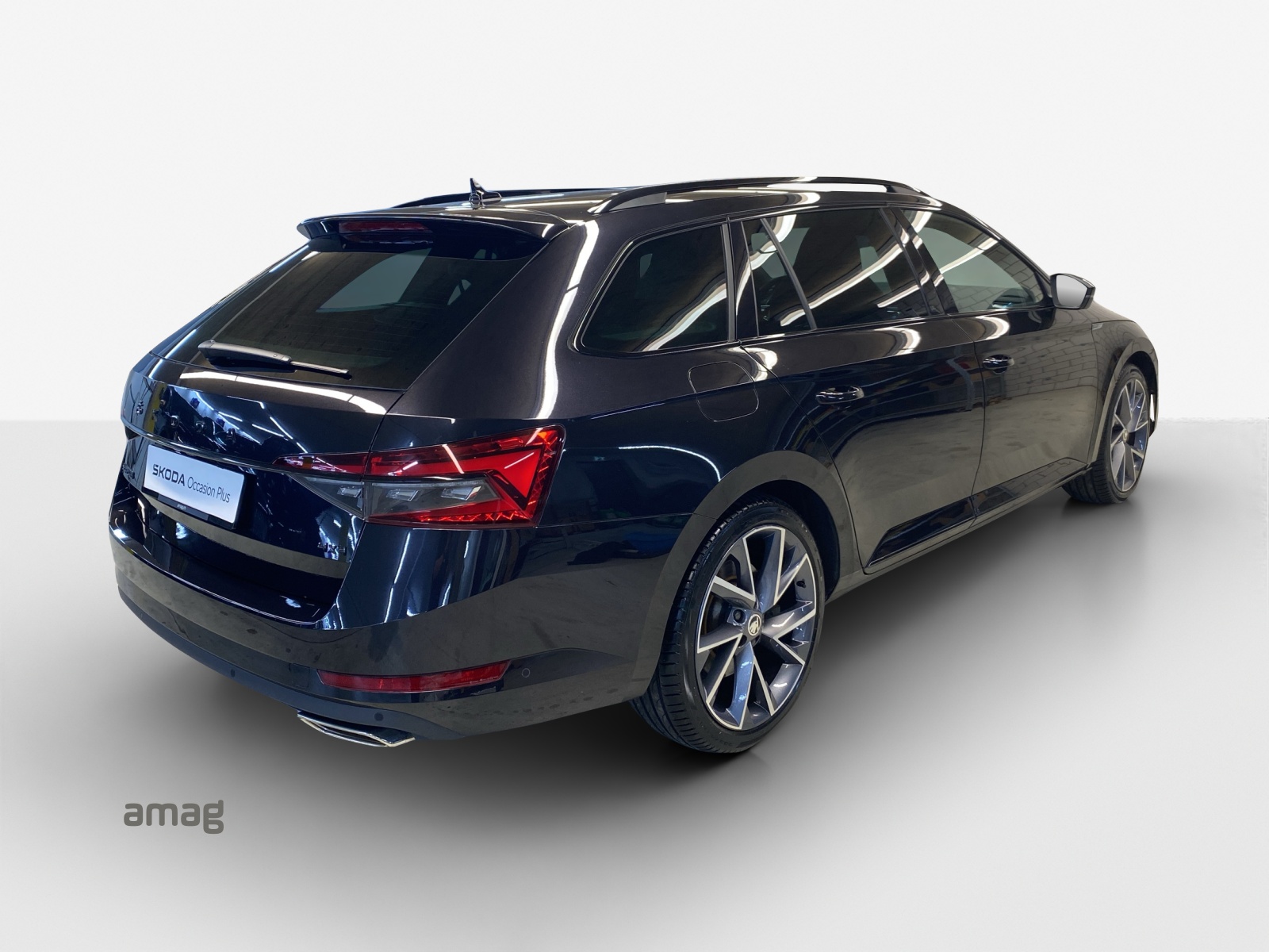 SKODA Superb Combi 2.0 TSI SportLine 4x4 DSG-image-4