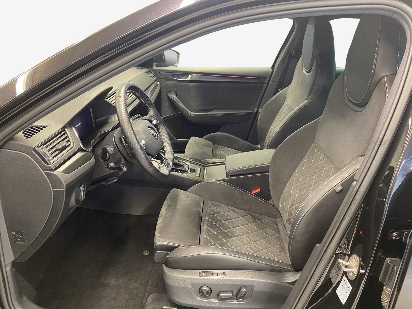 SKODA Superb Combi 2.0 TSI SportLine 4x4 DSG-image-7