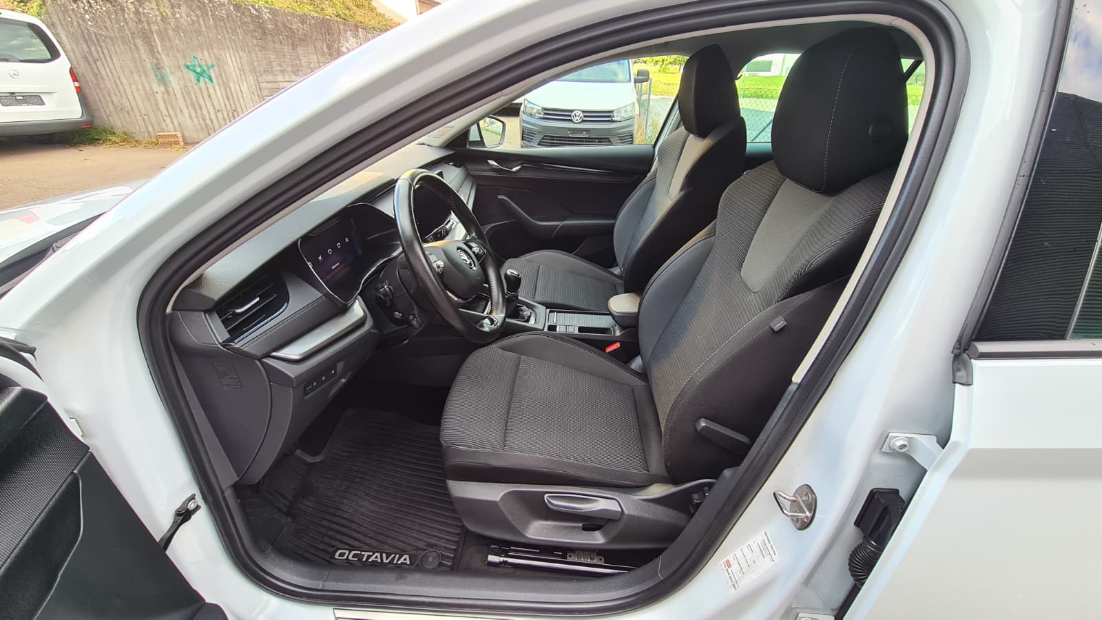 SKODA Octavia Combi 2.0 TDI Ambition ** Gr-Navi ** RF-Kamera ** Sitzheizung ** Abstandsregelsysteme ** Modell 2021 **-image-17