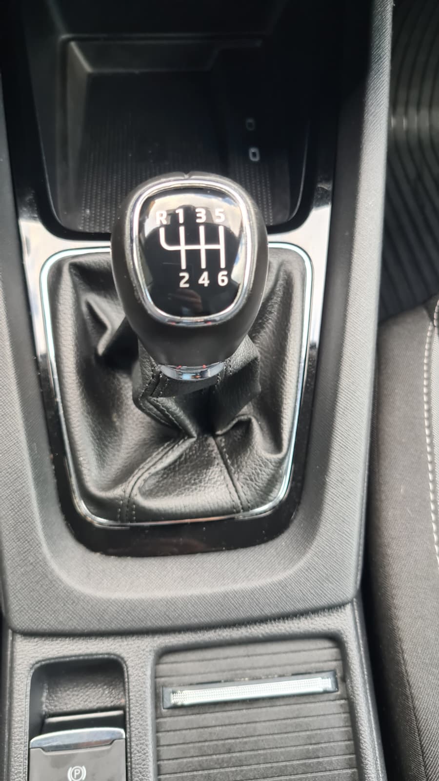 SKODA Octavia Combi 2.0 TDI Ambition ** Gr-Navi ** RF-Kamera ** Sitzheizung ** Abstandsregelsysteme ** Modell 2021 **-image-15