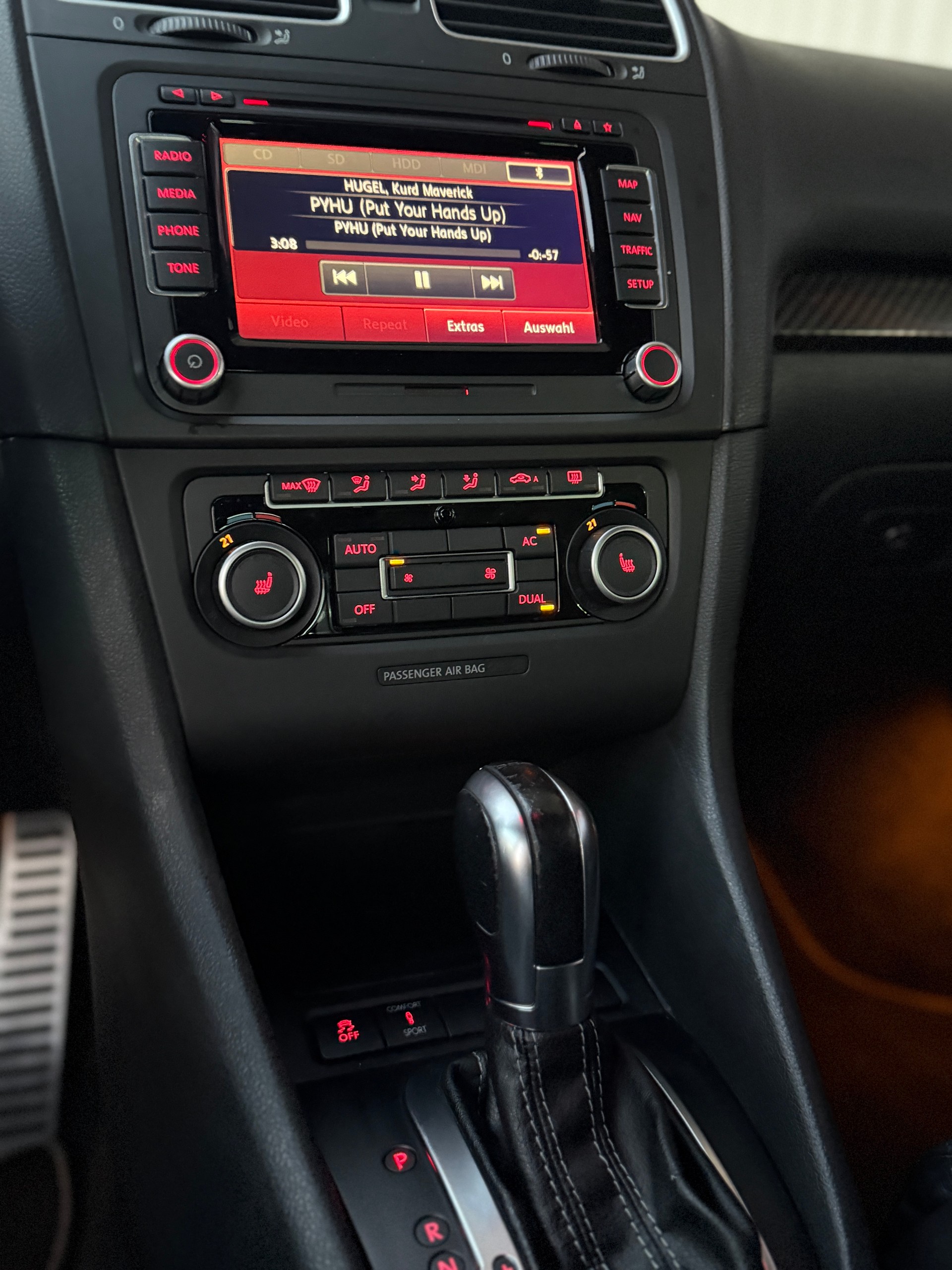 VW Golf 2.0 TSI R Team 4Motion DSG-image-14