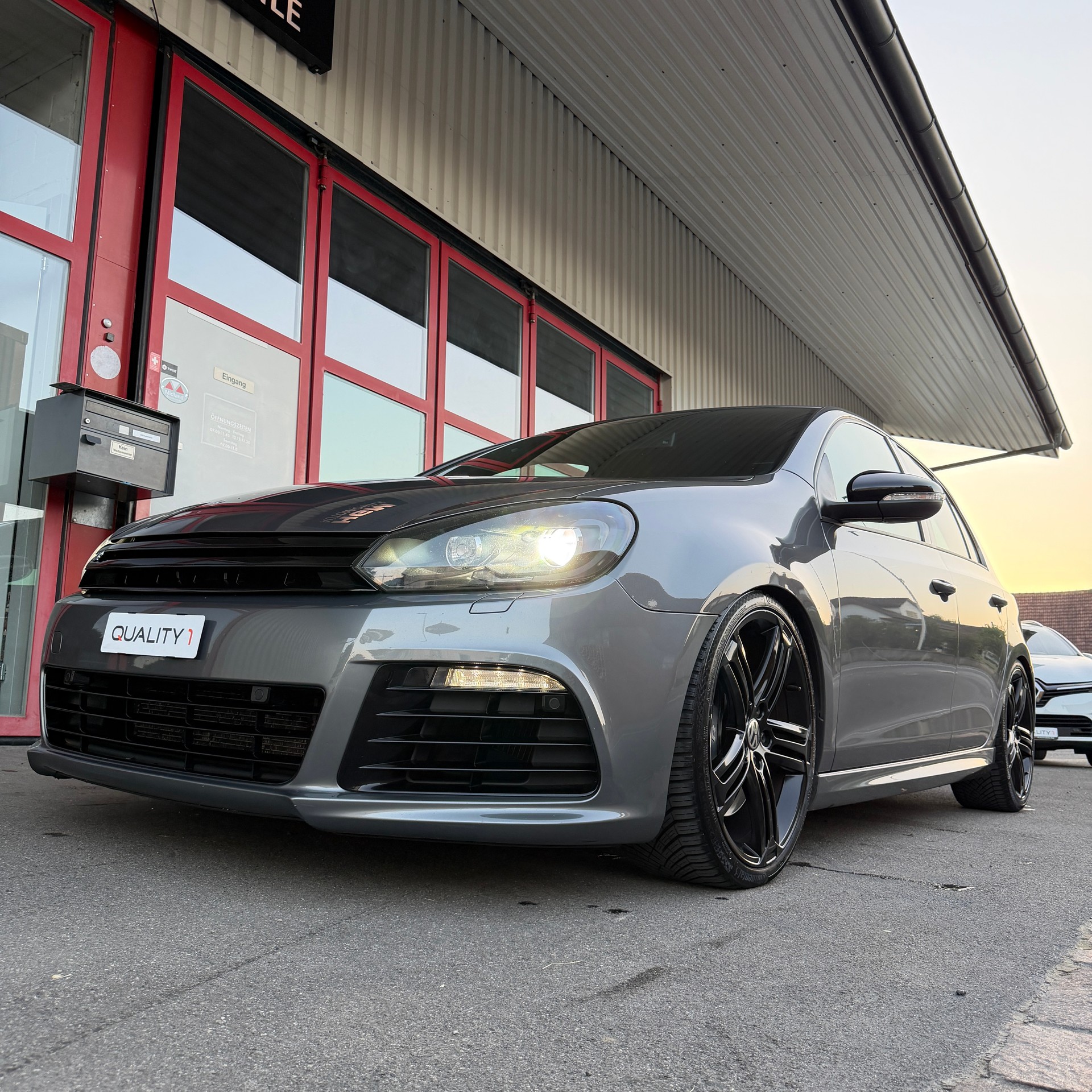 VW Golf 2.0 TSI R Team 4Motion DSG-image-2