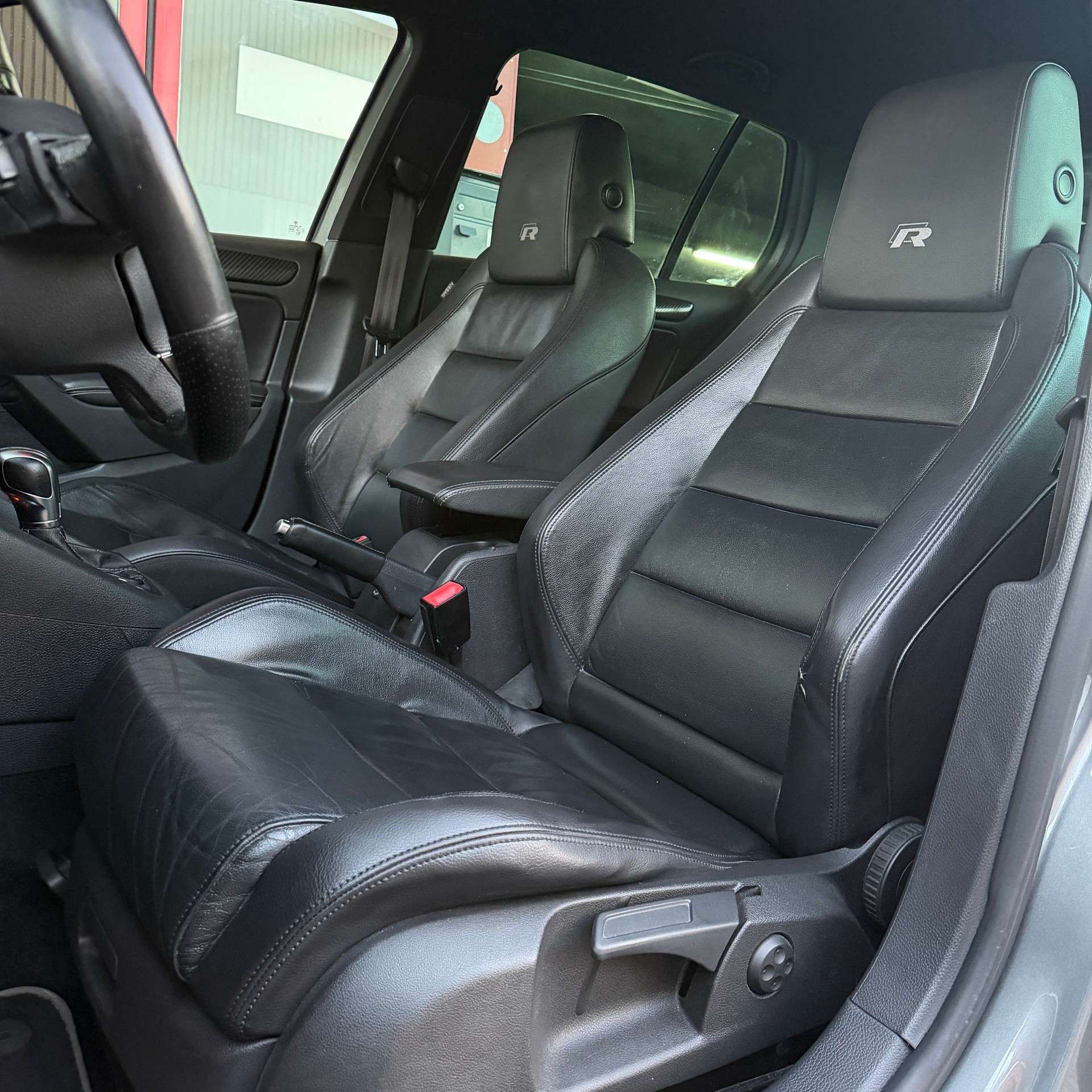 VW Golf 2.0 TSI R Team 4Motion DSG-image-11