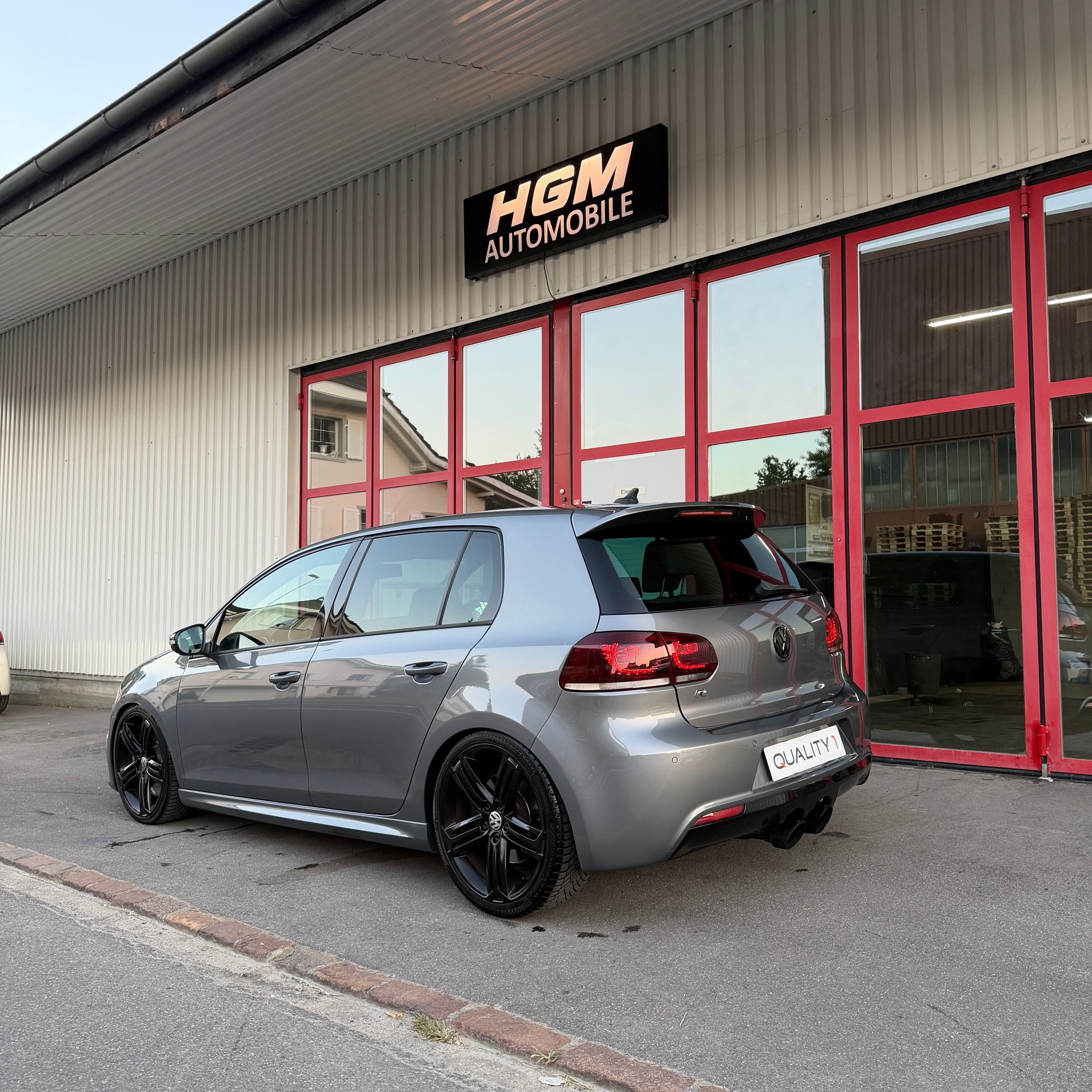 VW Golf 2.0 TSI R Team 4Motion DSG-image-5