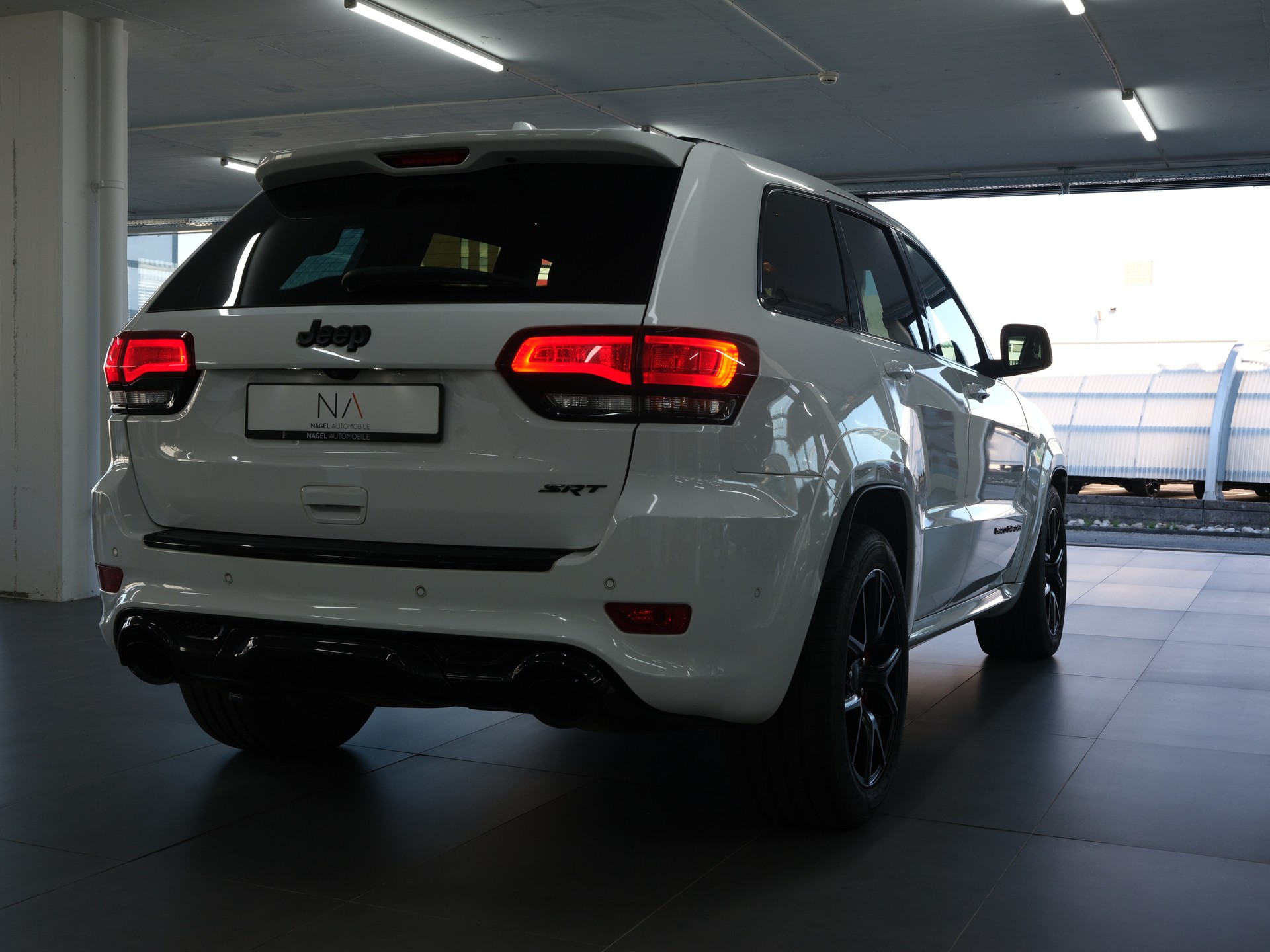 JEEP Grand Cherokee 6.4 V8 HEMI SRT8 Automatic *Sportabgassanlage* *Head up Display* *Carplay*-showroom-element-3