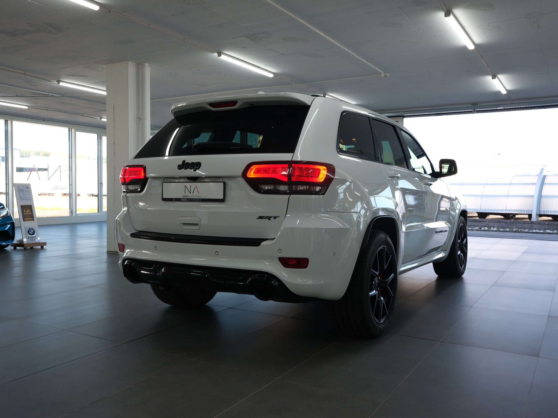 JEEP Grand Cherokee 6.4 V8 HEMI SRT8 Automatic *Sportabgassanlage* *Head up Display* *Carplay*-showroom-element-2
