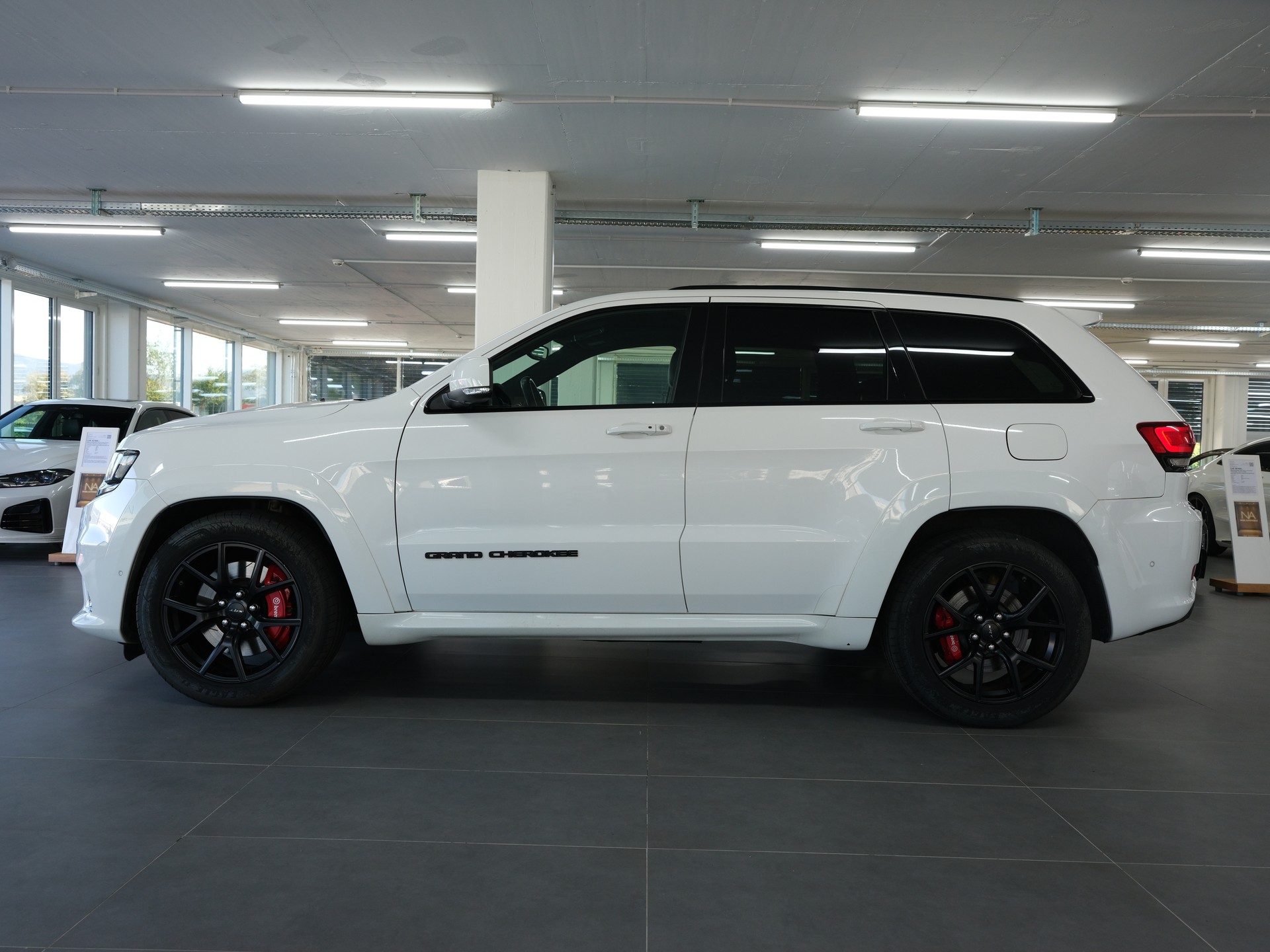 JEEP Grand Cherokee 6.4 V8 HEMI SRT8 Automatic *Sportabgassanlage* *Head up Display* *Carplay*-image-6