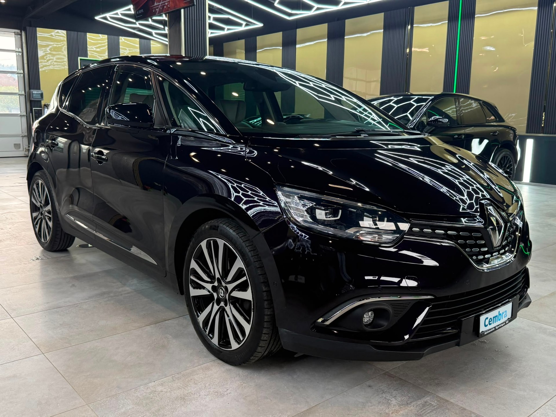 RENAULT Scénic 1.6 dCi Initiale Paris EDC-showroom-element-2