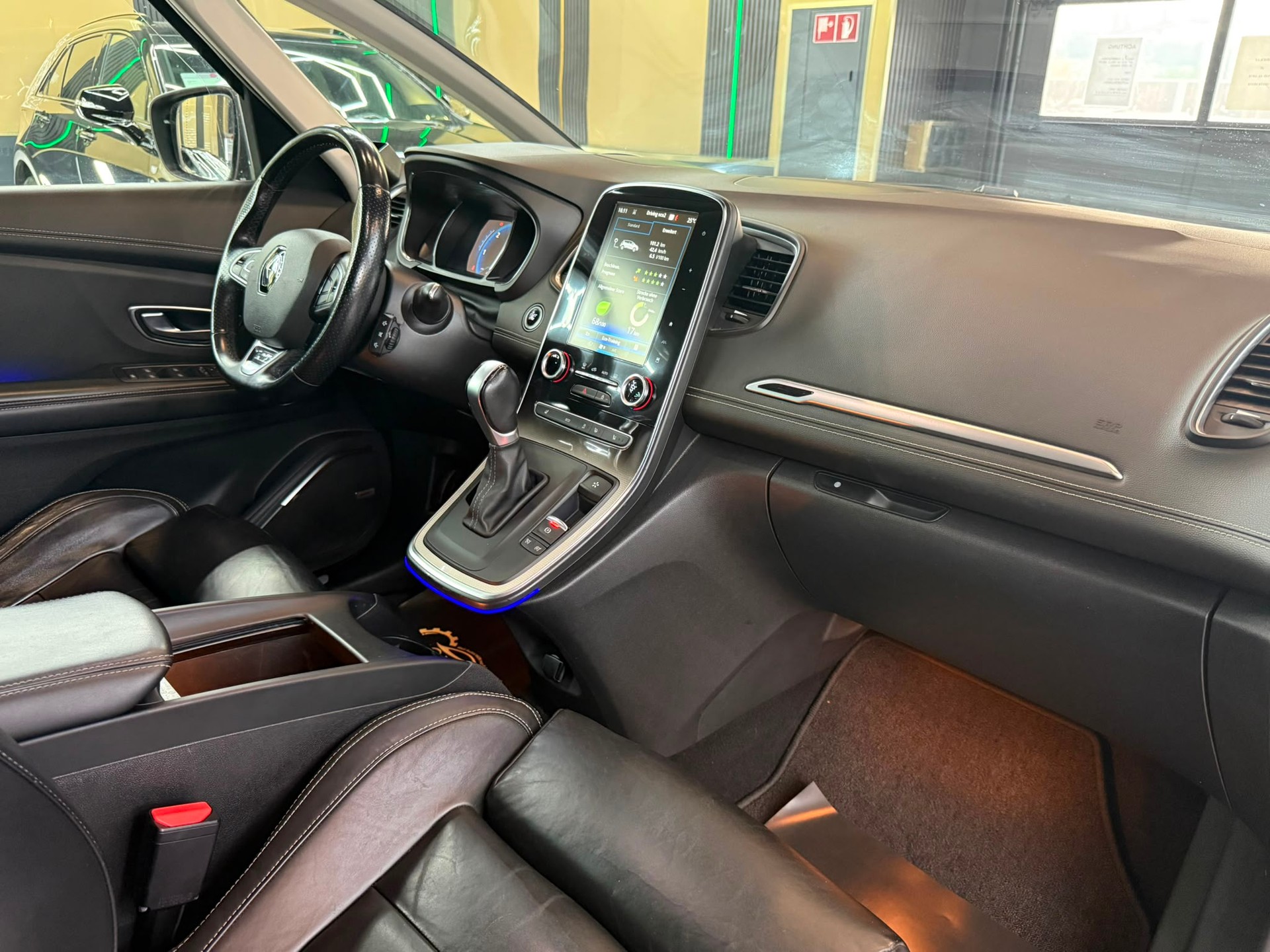 RENAULT Scénic 1.6 dCi Initiale Paris EDC-image-10