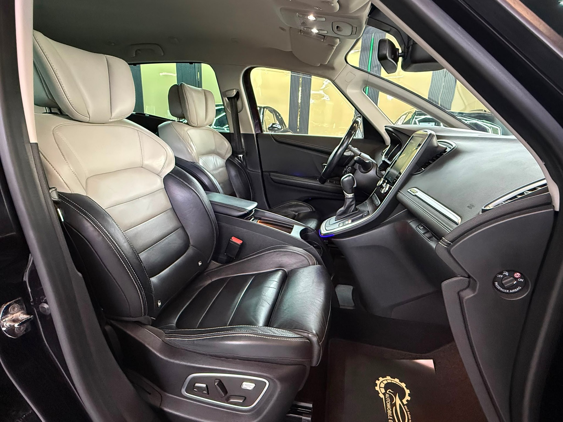 RENAULT Scénic 1.6 dCi Initiale Paris EDC-image-11