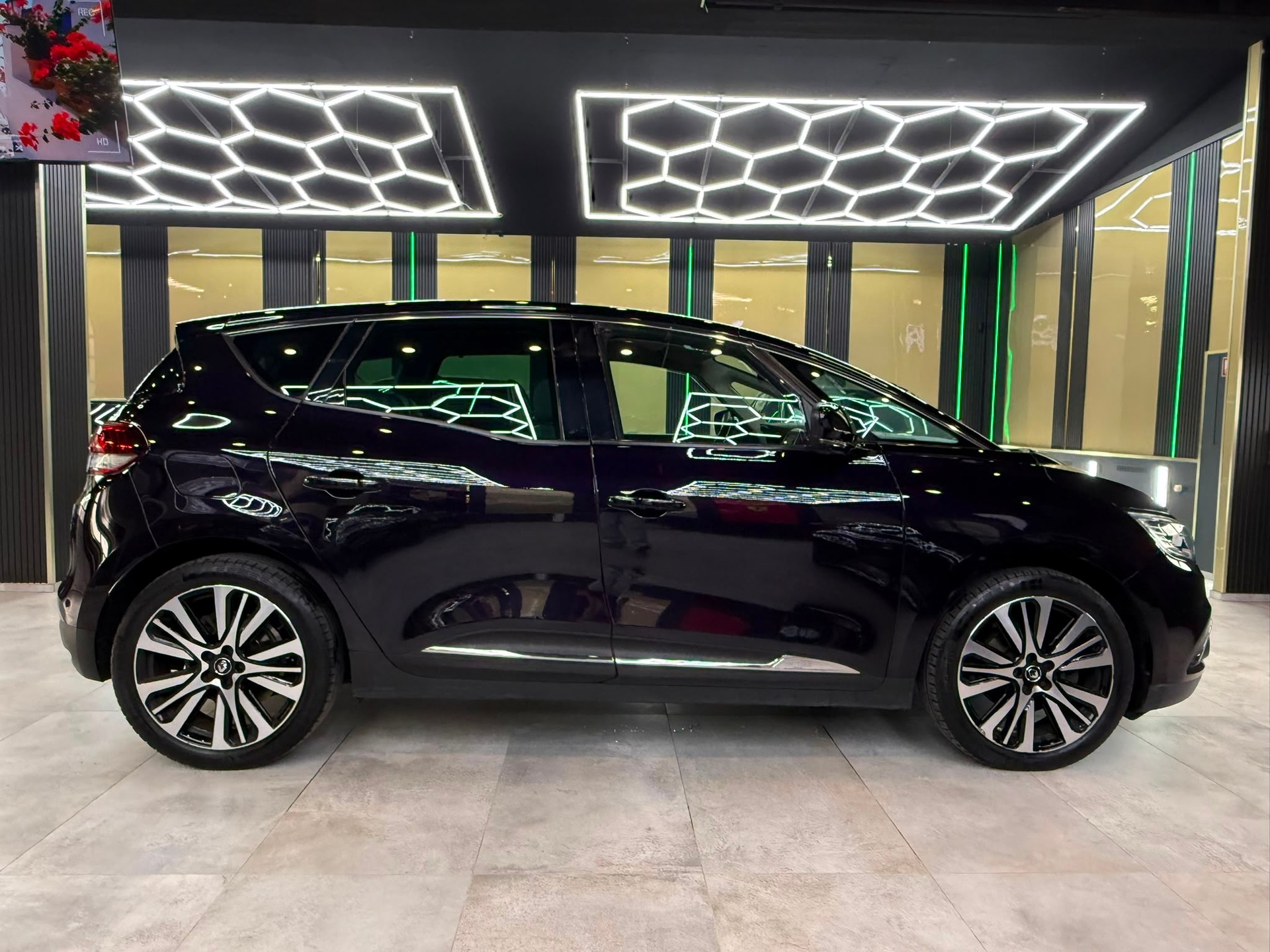 RENAULT Scénic 1.6 dCi Initiale Paris EDC-showroom-element-3