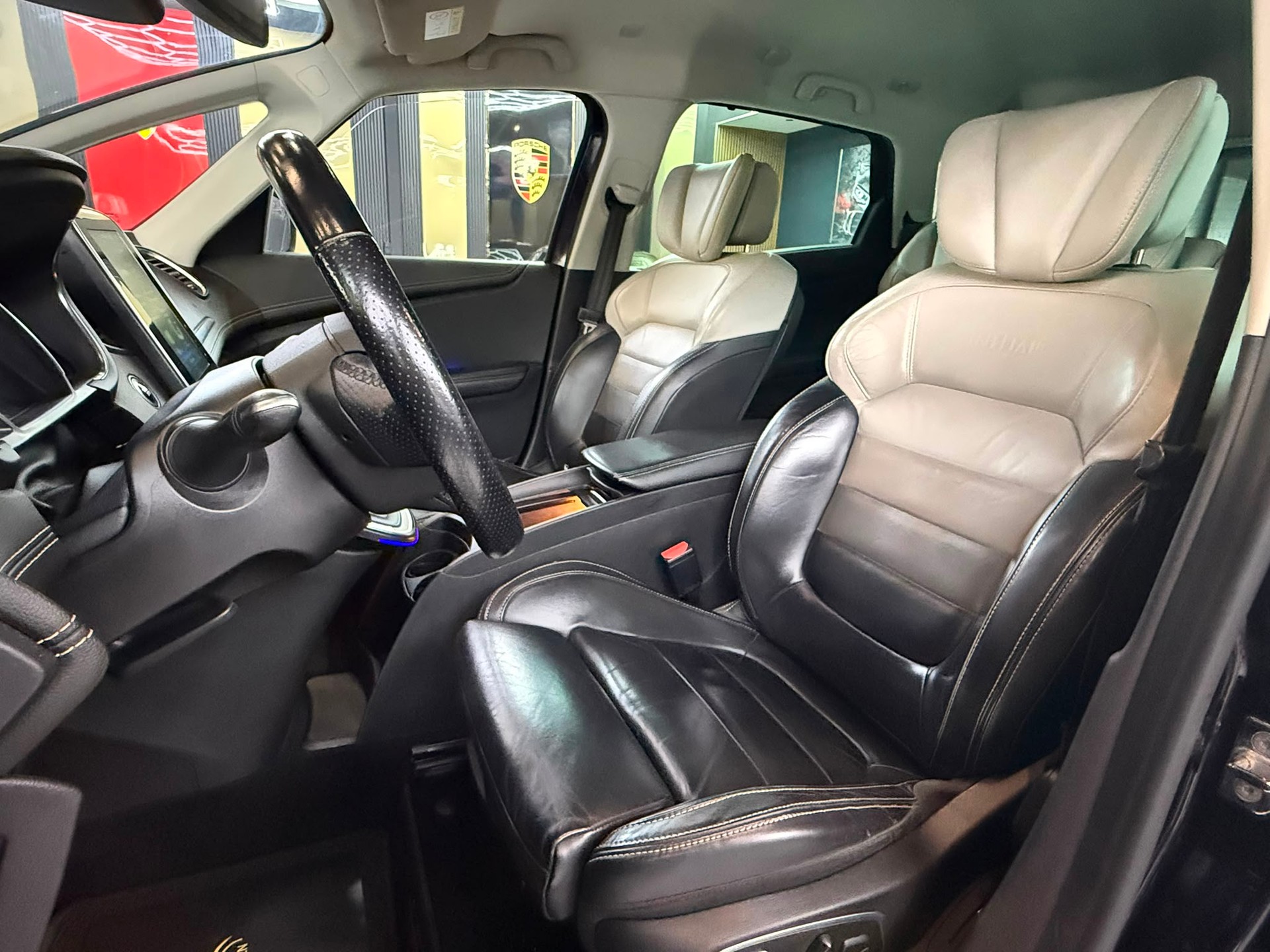 RENAULT Scénic 1.6 dCi Initiale Paris EDC-image-9