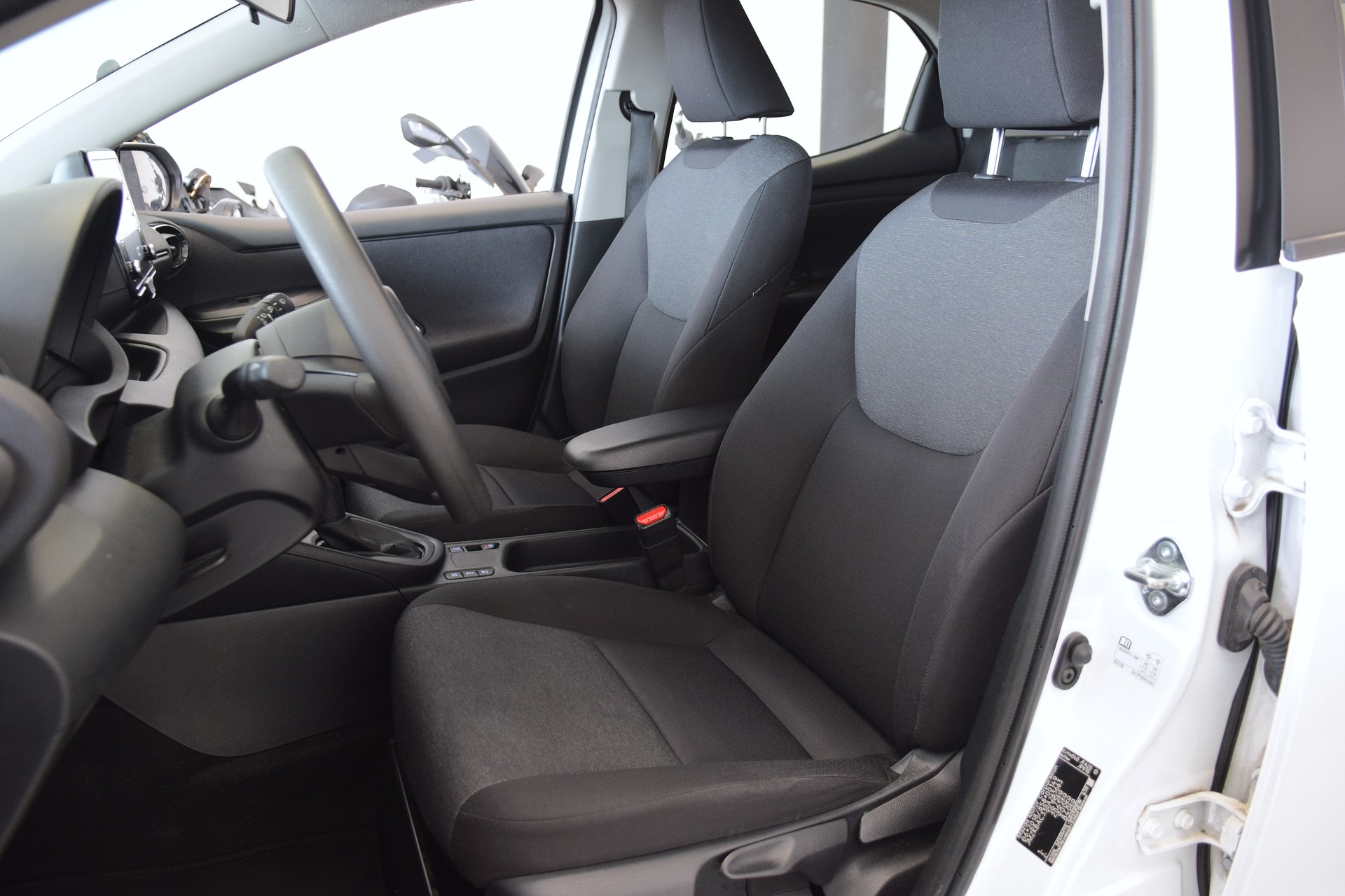 MAZDA 2 Hybrid Pure-image-9