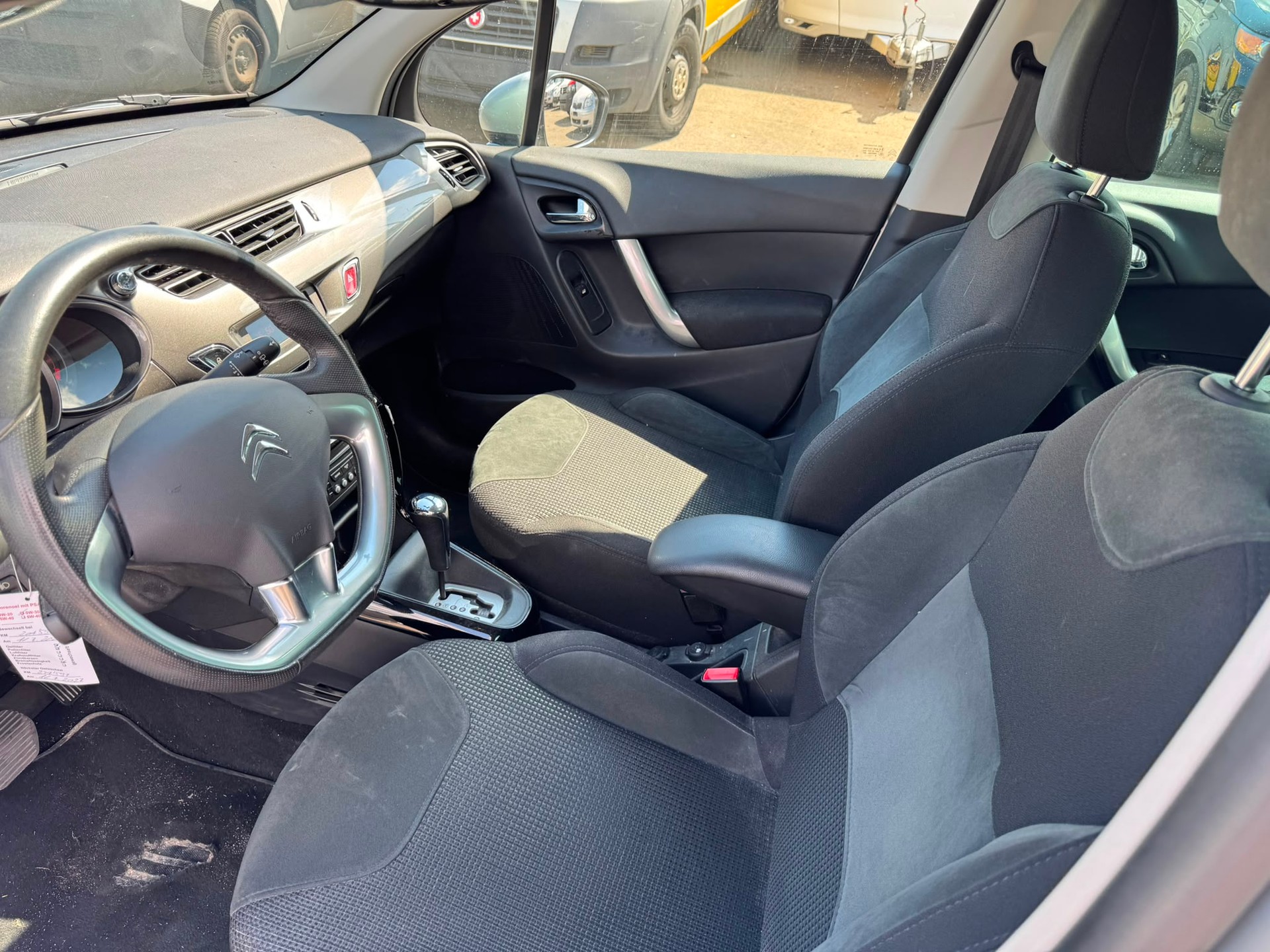 CITROEN C3 1.6i 16V Exclusive Automatic-image-10