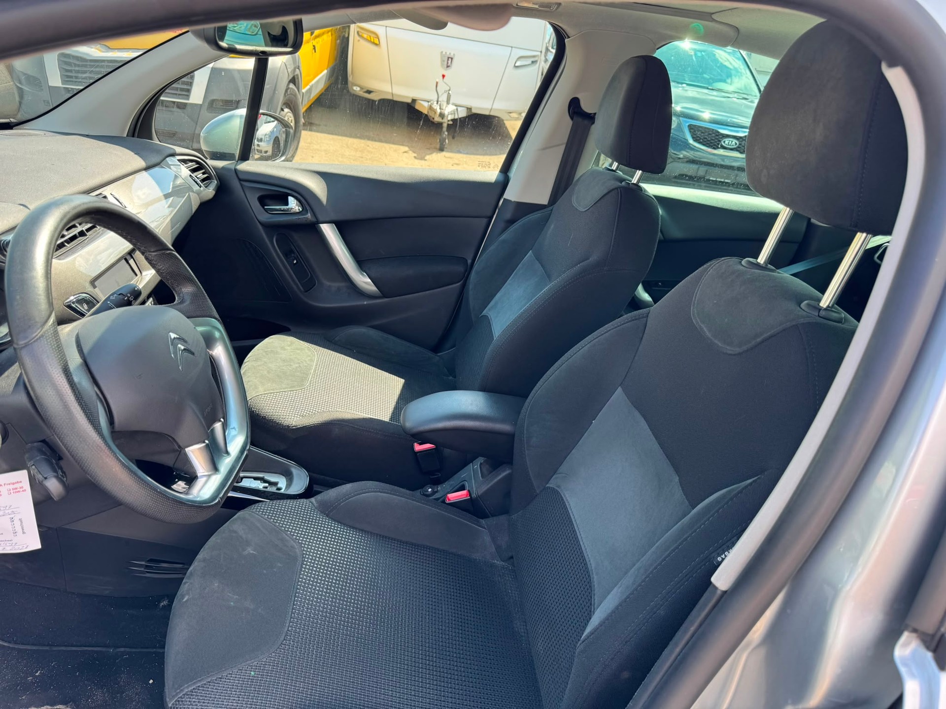 CITROEN C3 1.6i 16V Exclusive Automatic-image-11