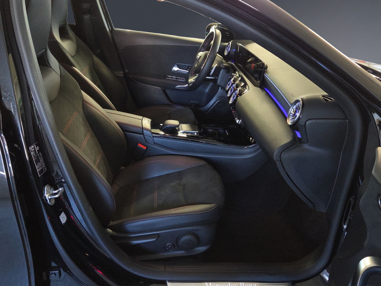 MERCEDES-BENZ A 200 AMG Line-image-9