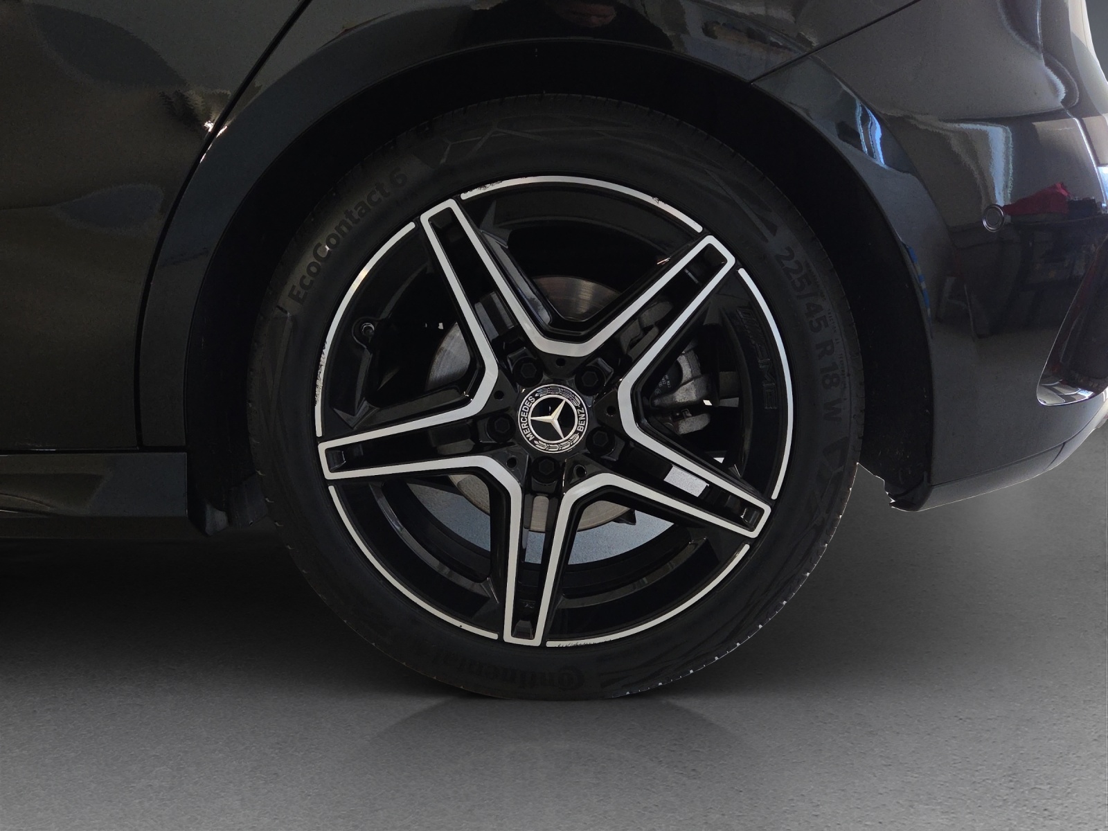 MERCEDES-BENZ A 200 AMG Line-image-5