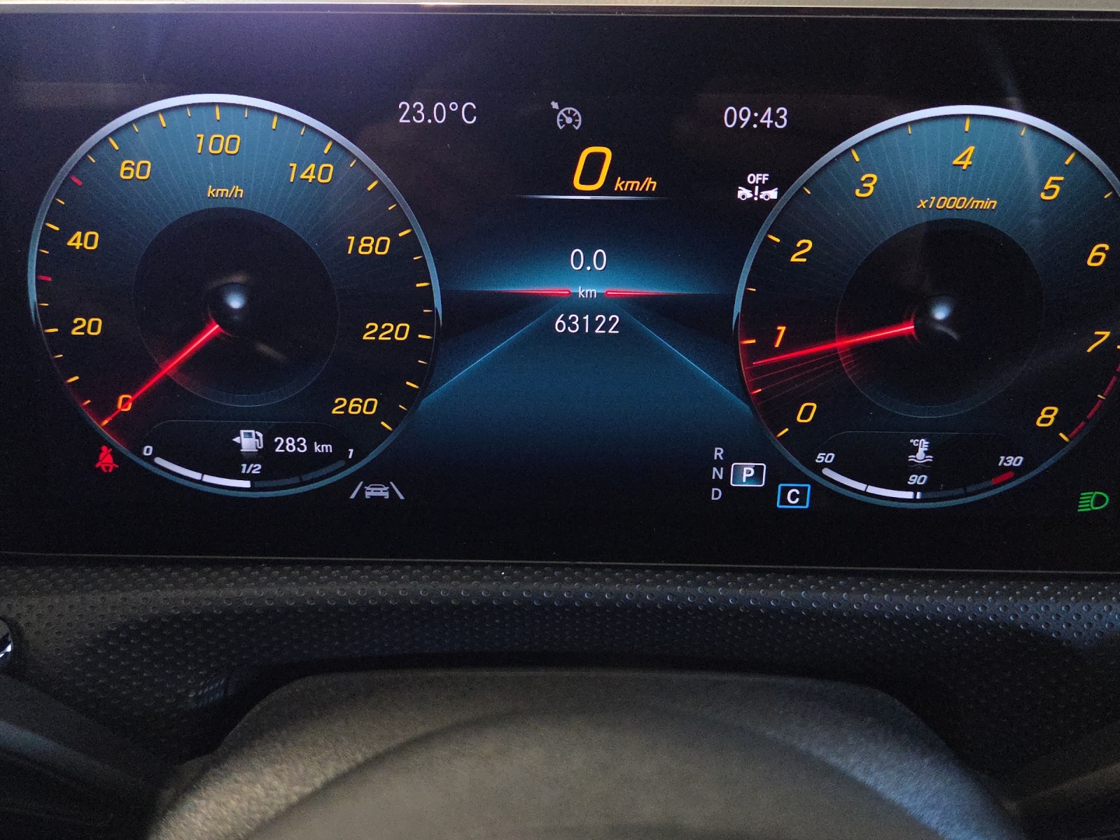 MERCEDES-BENZ A 200 AMG Line-image-16