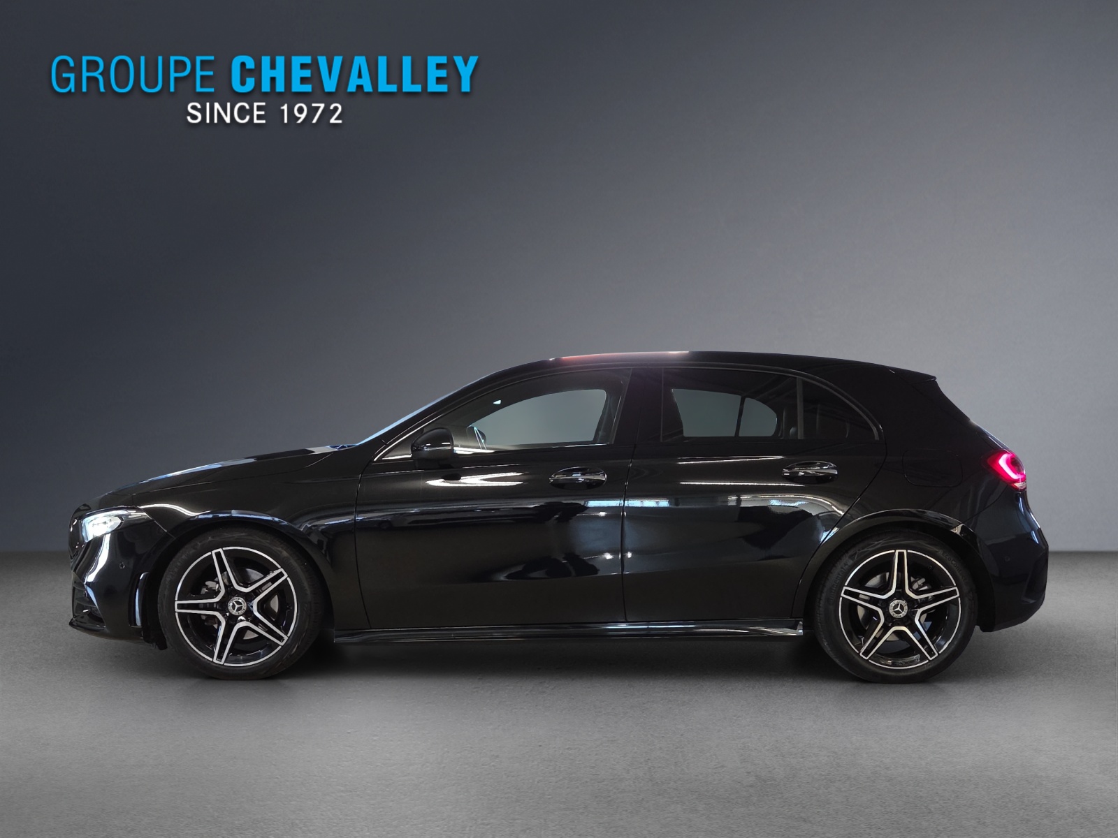 MERCEDES-BENZ A 200 AMG Line-showroom-element-2