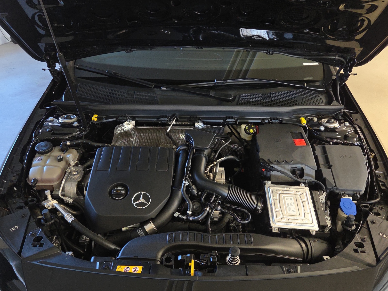 MERCEDES-BENZ A 200 AMG Line-image-21