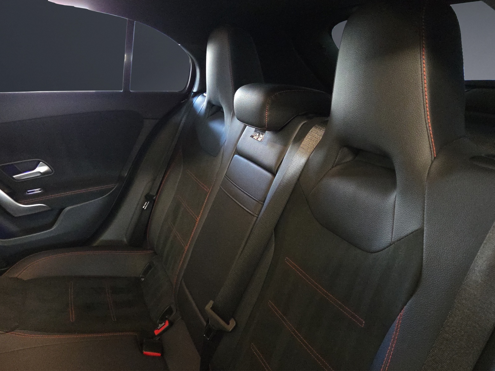 MERCEDES-BENZ A 200 AMG Line-image-17