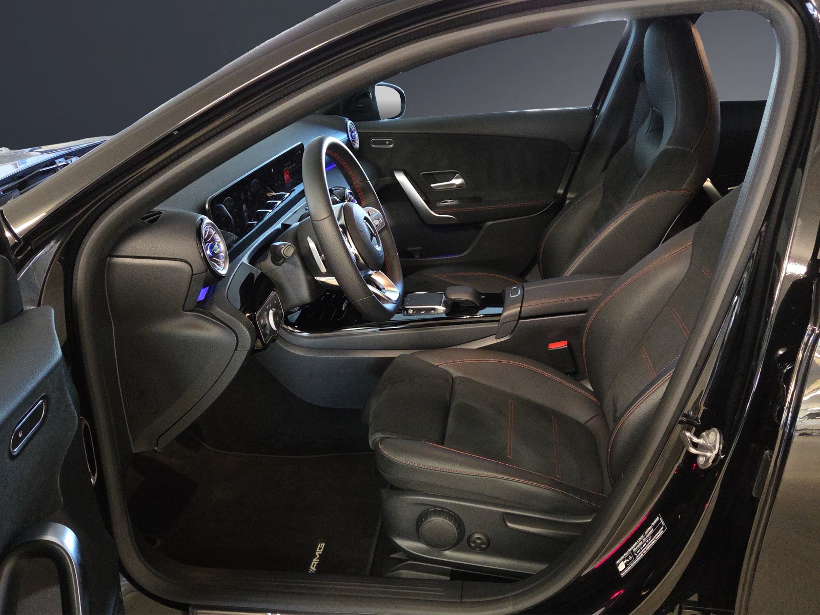 MERCEDES-BENZ A 200 AMG Line-image-6