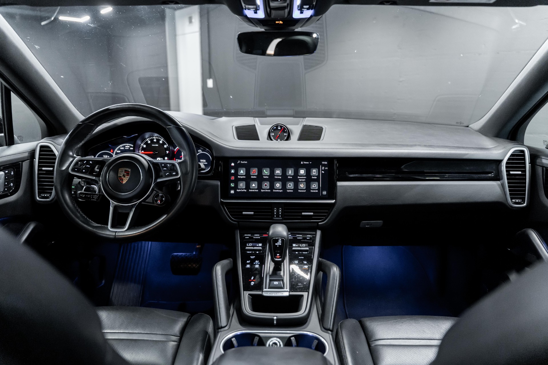 PORSCHE Cayenne Coupé Platinum Edition / CH Auto / Garantie / Pano-Dach / Full Black uvm..-image-8