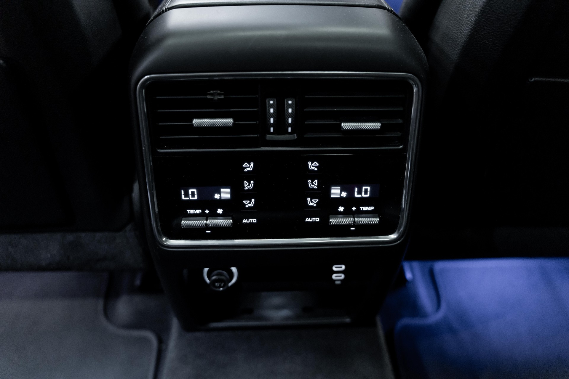 PORSCHE Cayenne Coupé Platinum Edition / CH Auto / Garantie / Pano-Dach / Full Black uvm..-image-15