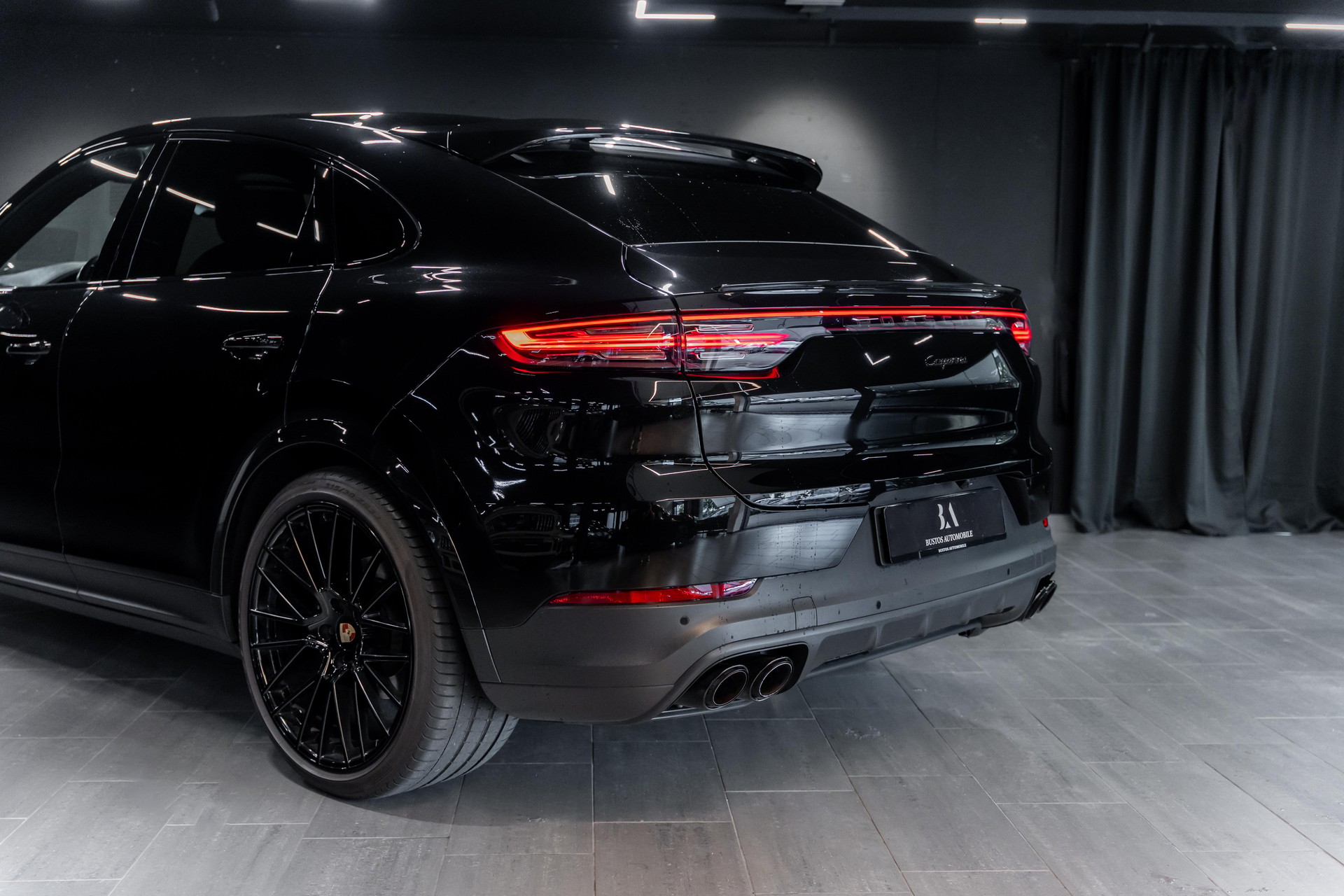 PORSCHE Cayenne Coupé Platinum Edition / CH Auto / Garantie / Pano-Dach / Full Black uvm..-image-5