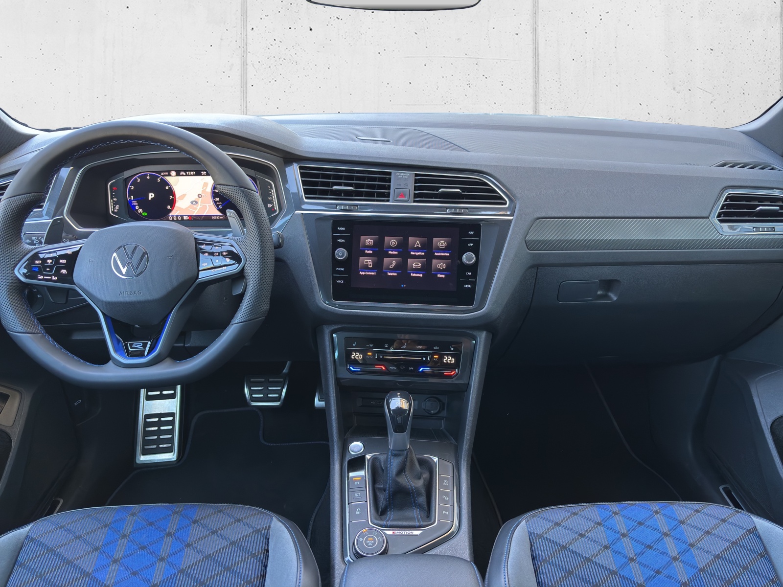 VW Tiguan 2.0TSI R 4Motion DSG mit AHK & Winterreifen-image-12