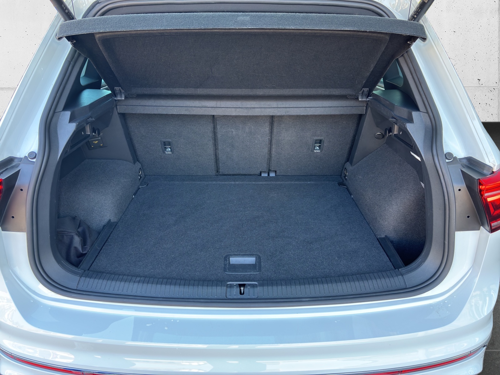 VW Tiguan 2.0TSI R 4Motion DSG mit AHK & Winterreifen-image-7