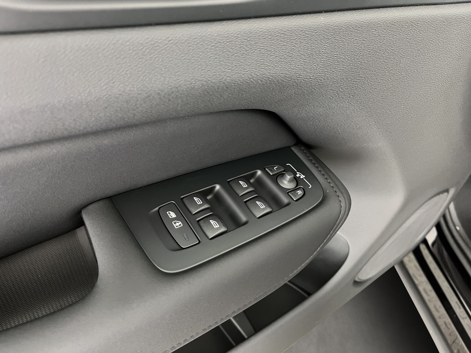 VOLVO XC60 2.0 T8 TE Ultra Bright eAWD-image-16
