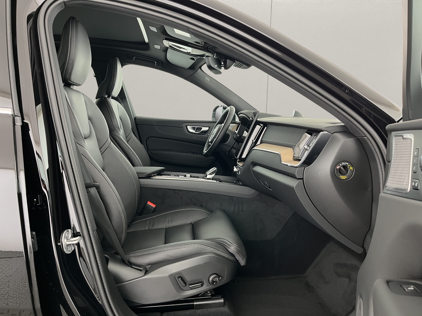 VOLVO XC60 2.0 T8 TE Ultra Bright eAWD-image-9