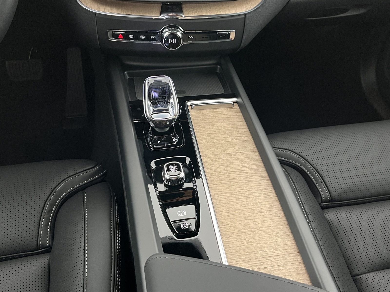 VOLVO XC60 2.0 T8 TE Ultra Bright eAWD-image-15