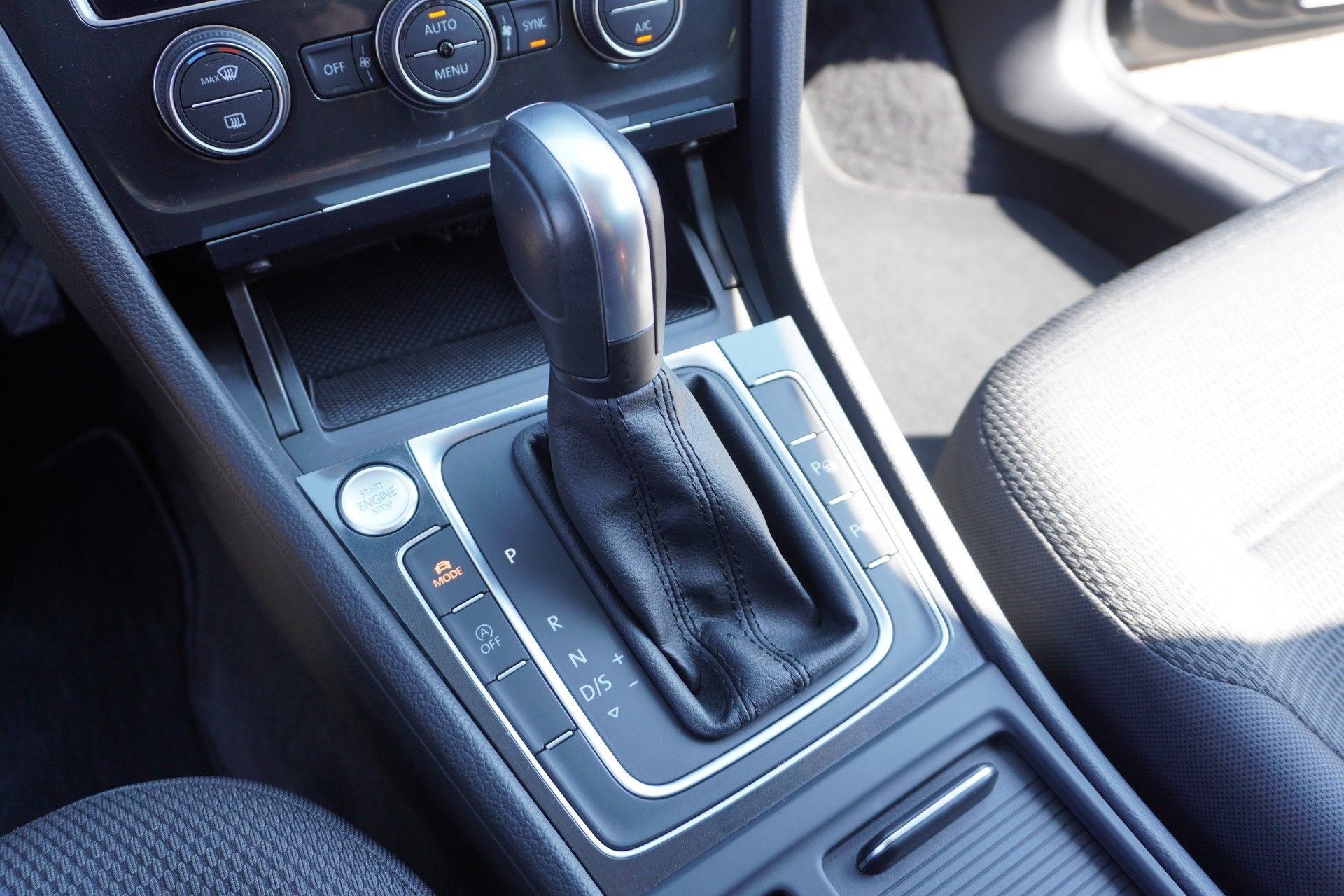 VW Golf 1.5 TSI EVO Edition 45 DSG-image-15
