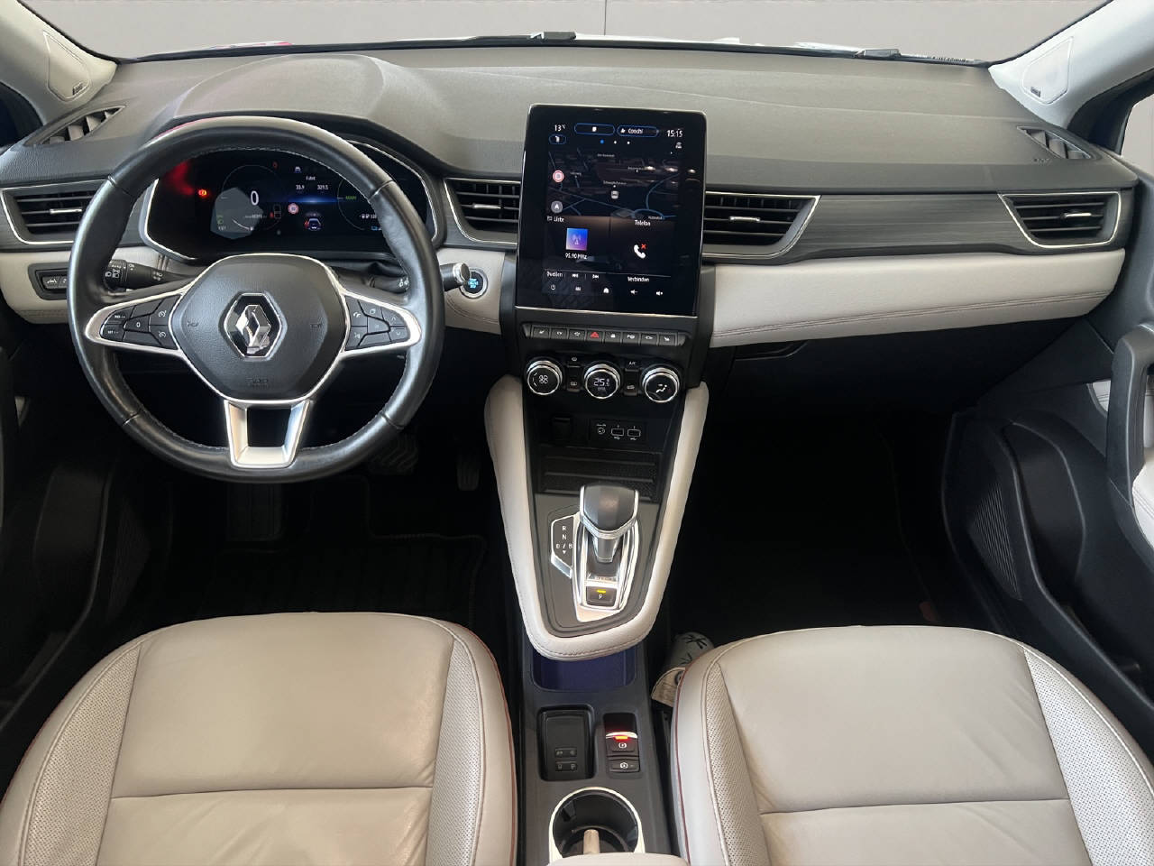 RENAULT Captur 1.6 E-Tech Plug-in Initiale-image-13