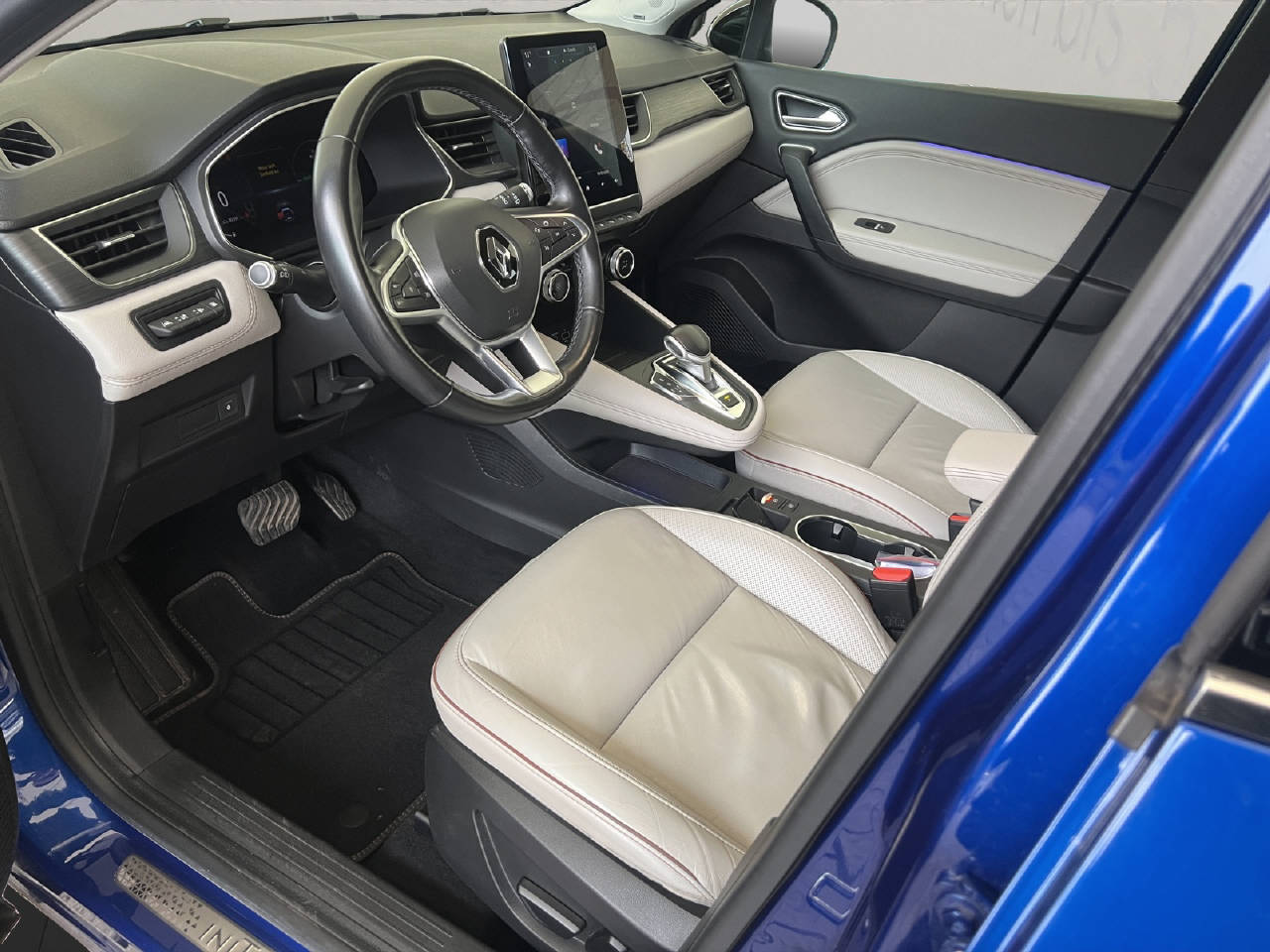 RENAULT Captur 1.6 E-Tech Plug-in Initiale-image-12