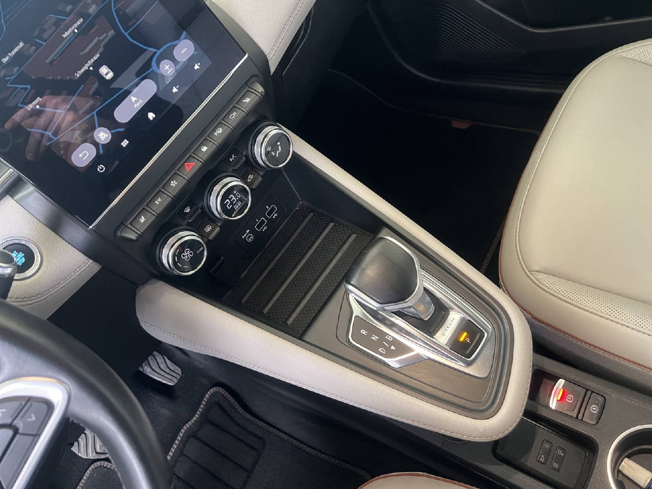 RENAULT Captur 1.6 E-Tech Plug-in Initiale-image-19