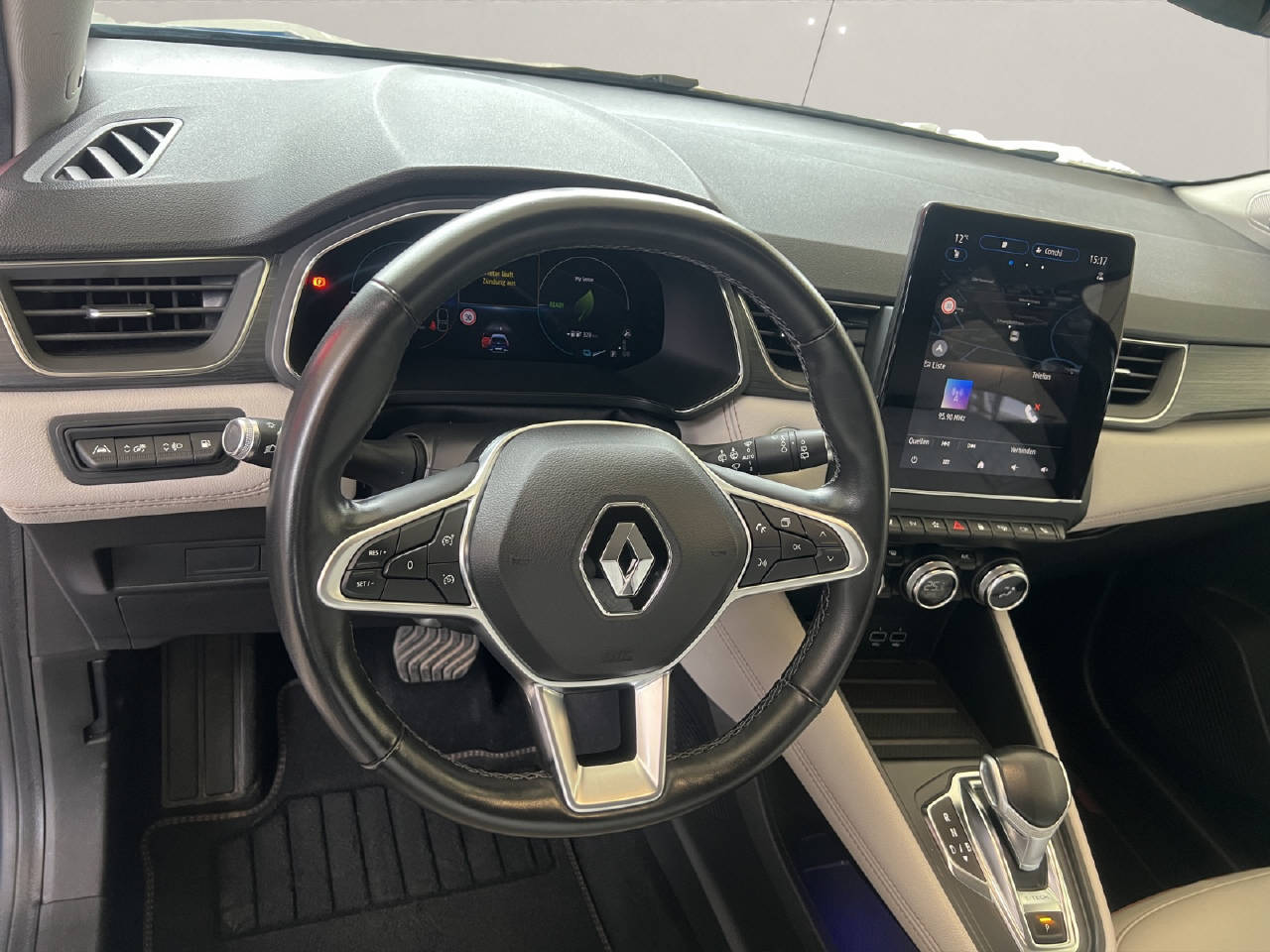 RENAULT Captur 1.6 E-Tech Plug-in Initiale-image-9