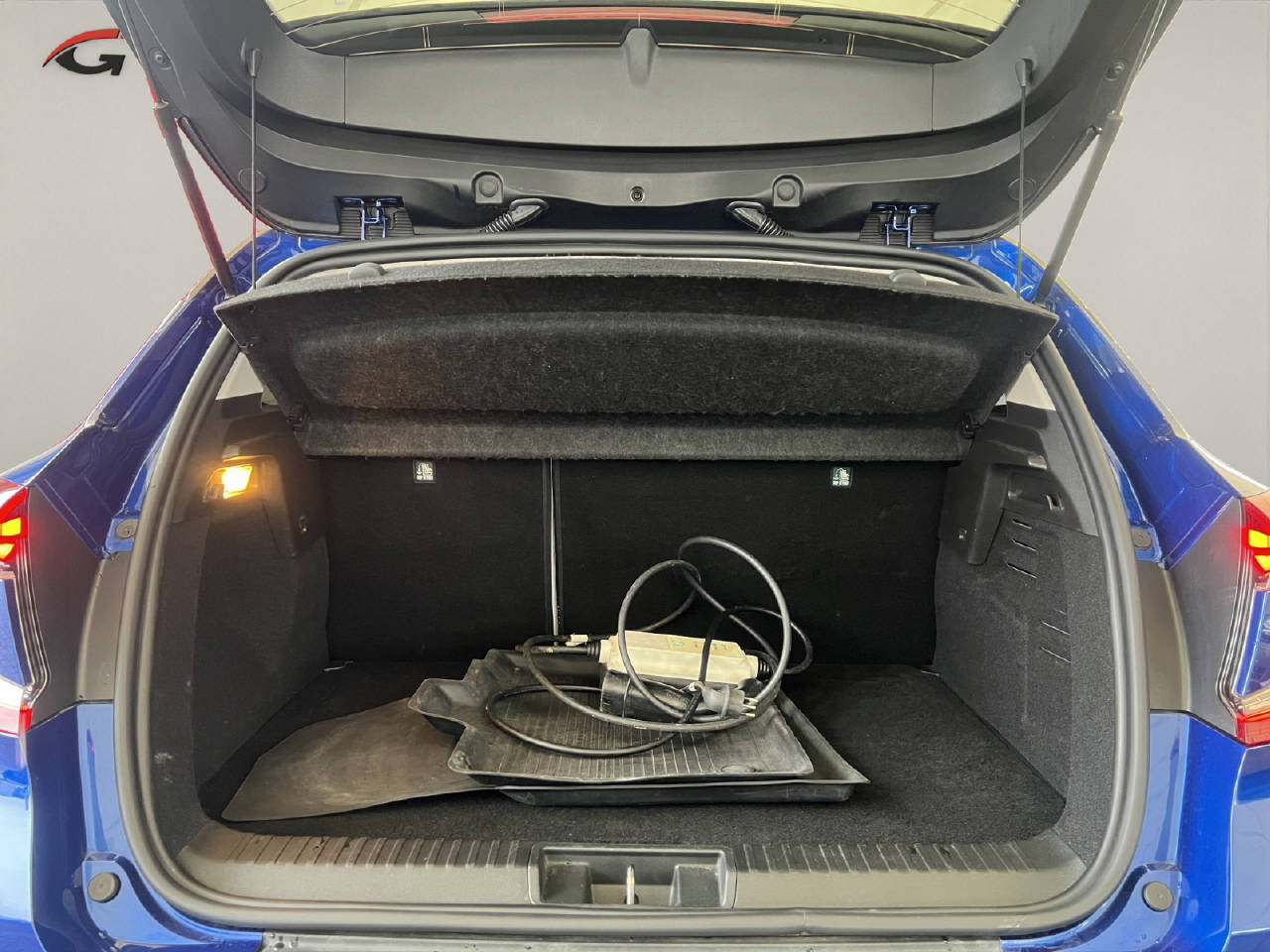 RENAULT Captur 1.6 E-Tech Plug-in Initiale-image-11