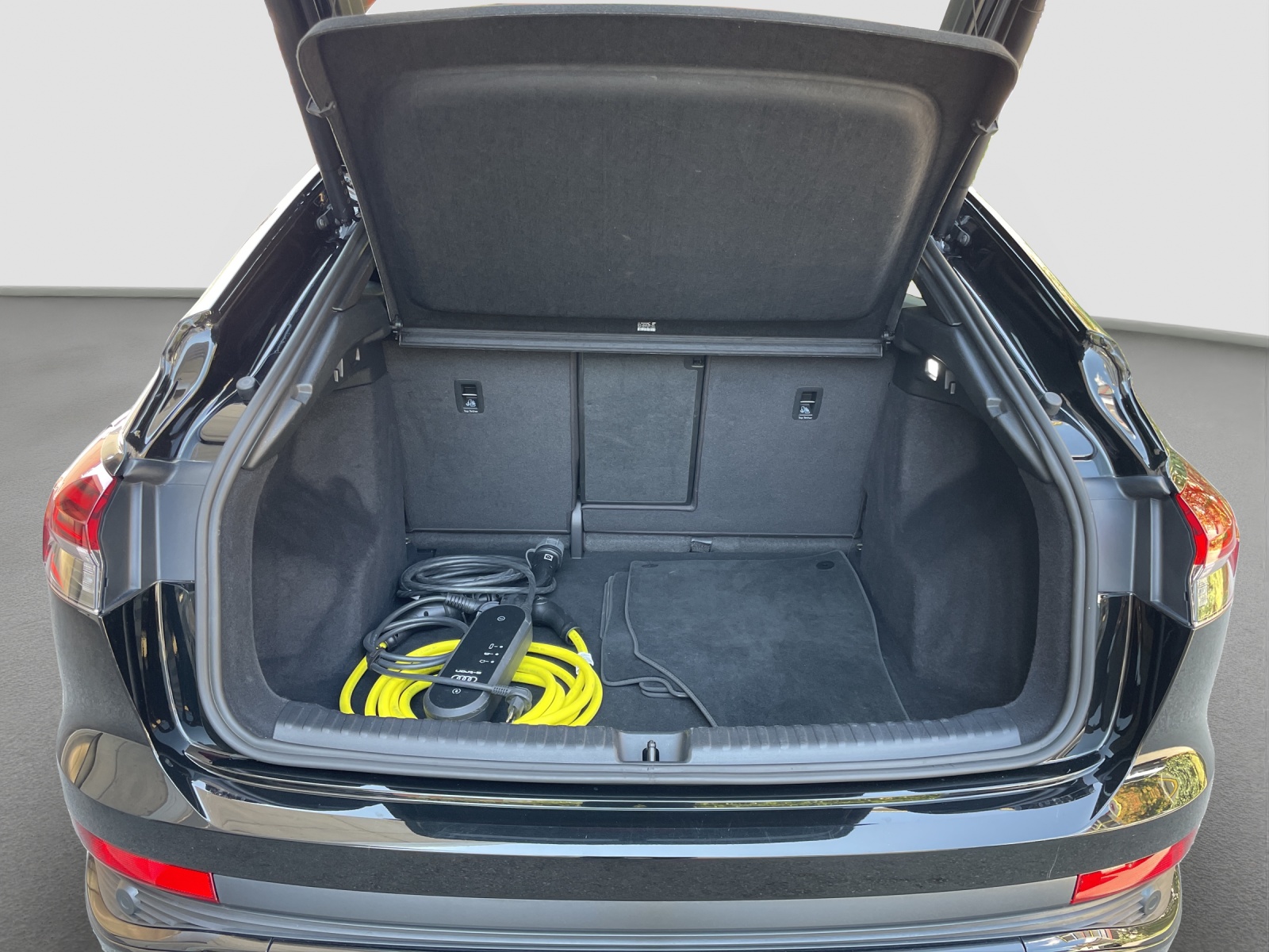 AUDI Q4 Sportback e-tron 50 quattro-image-9