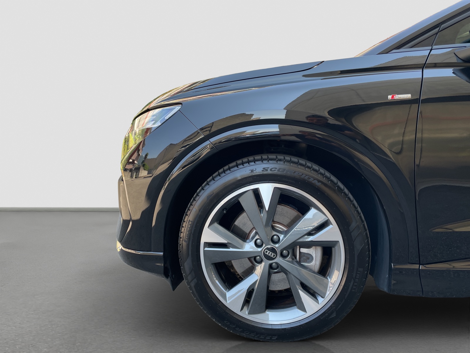 AUDI Q4 Sportback e-tron 50 quattro-image-4